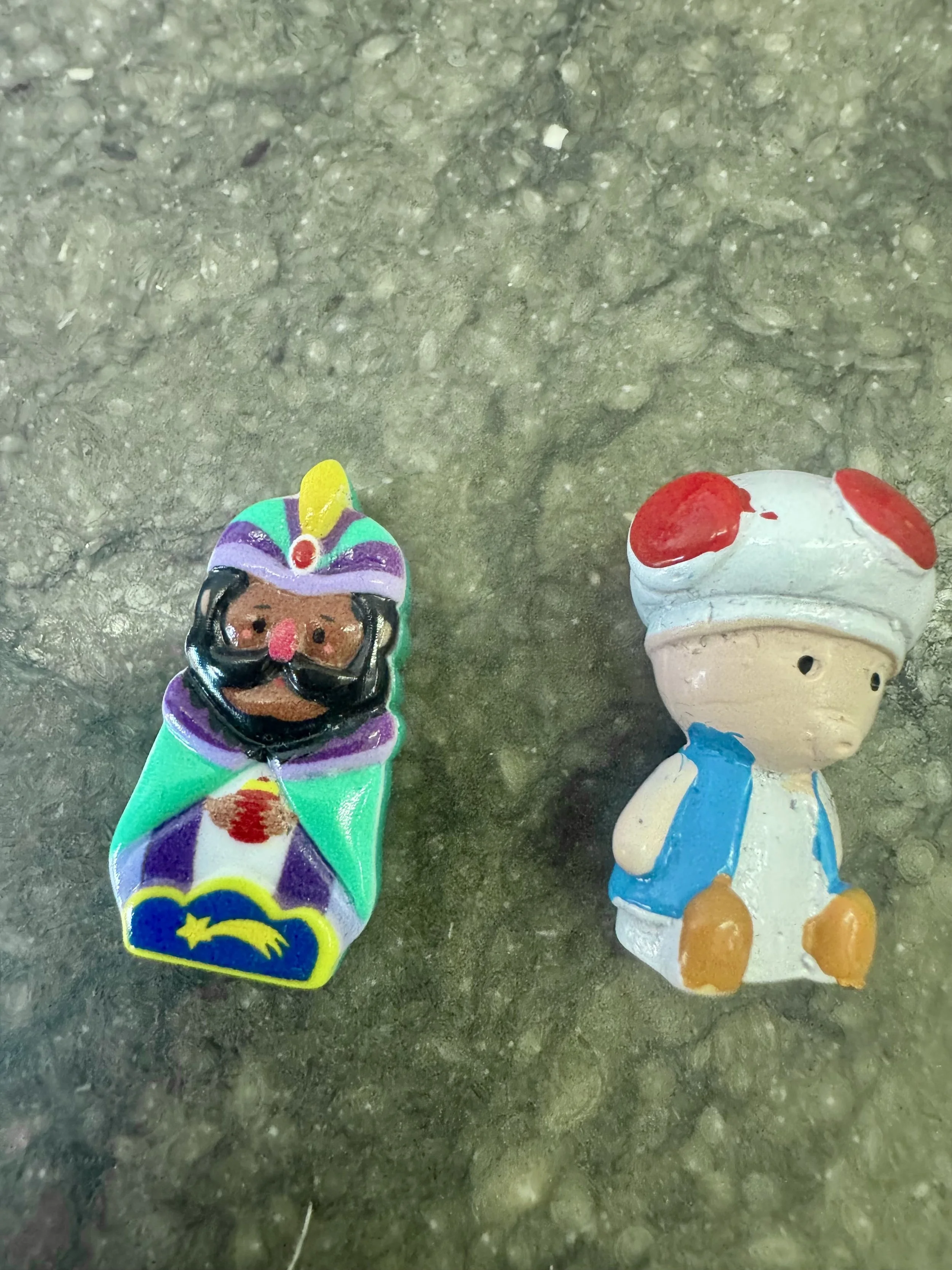 LAS 2 FIGURAS DE L,OS 2 ROSCOS DE REYES