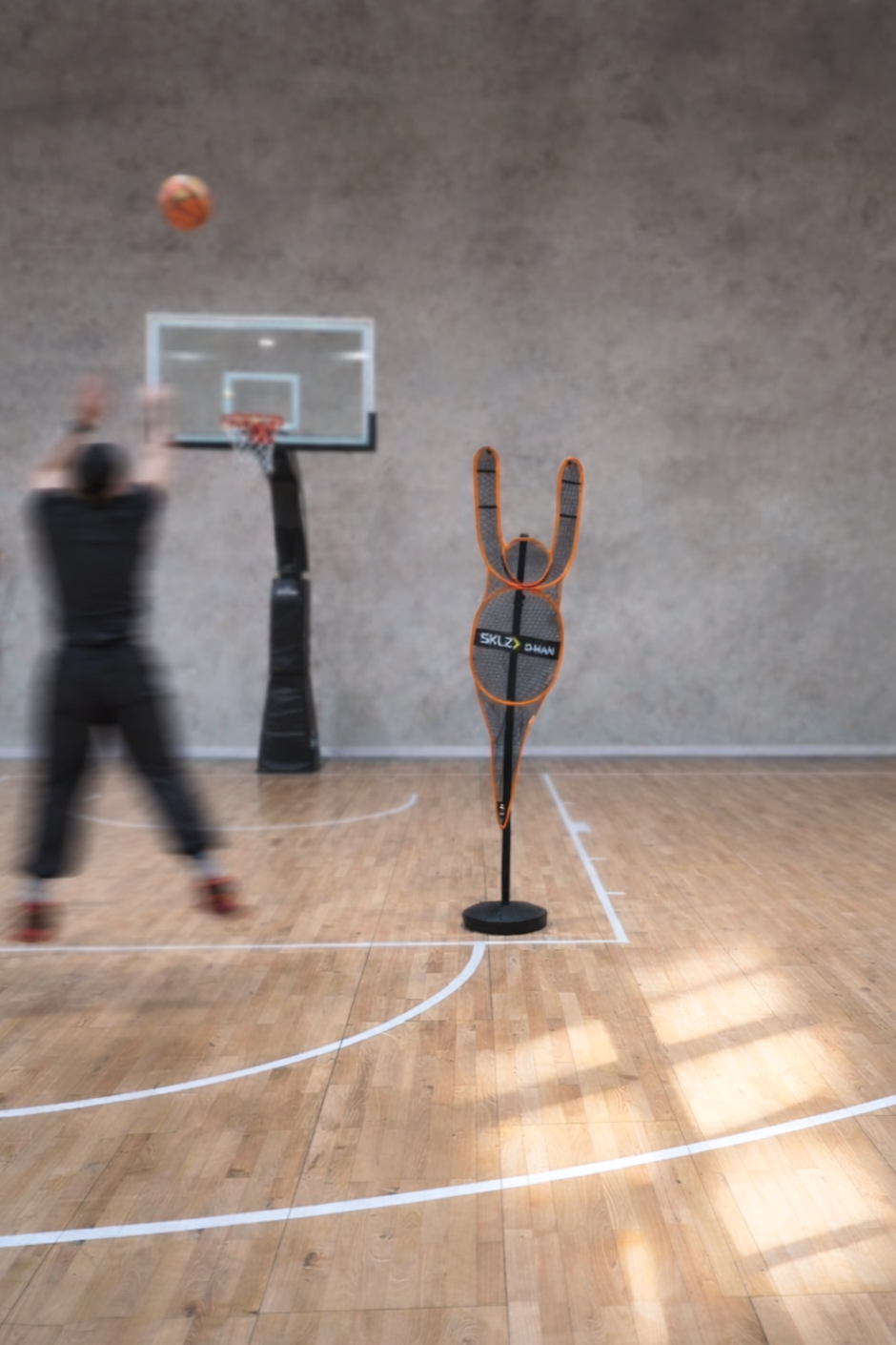 Basketball%2Bin%2Bmotion%2Bduring%2Bdaylight.png