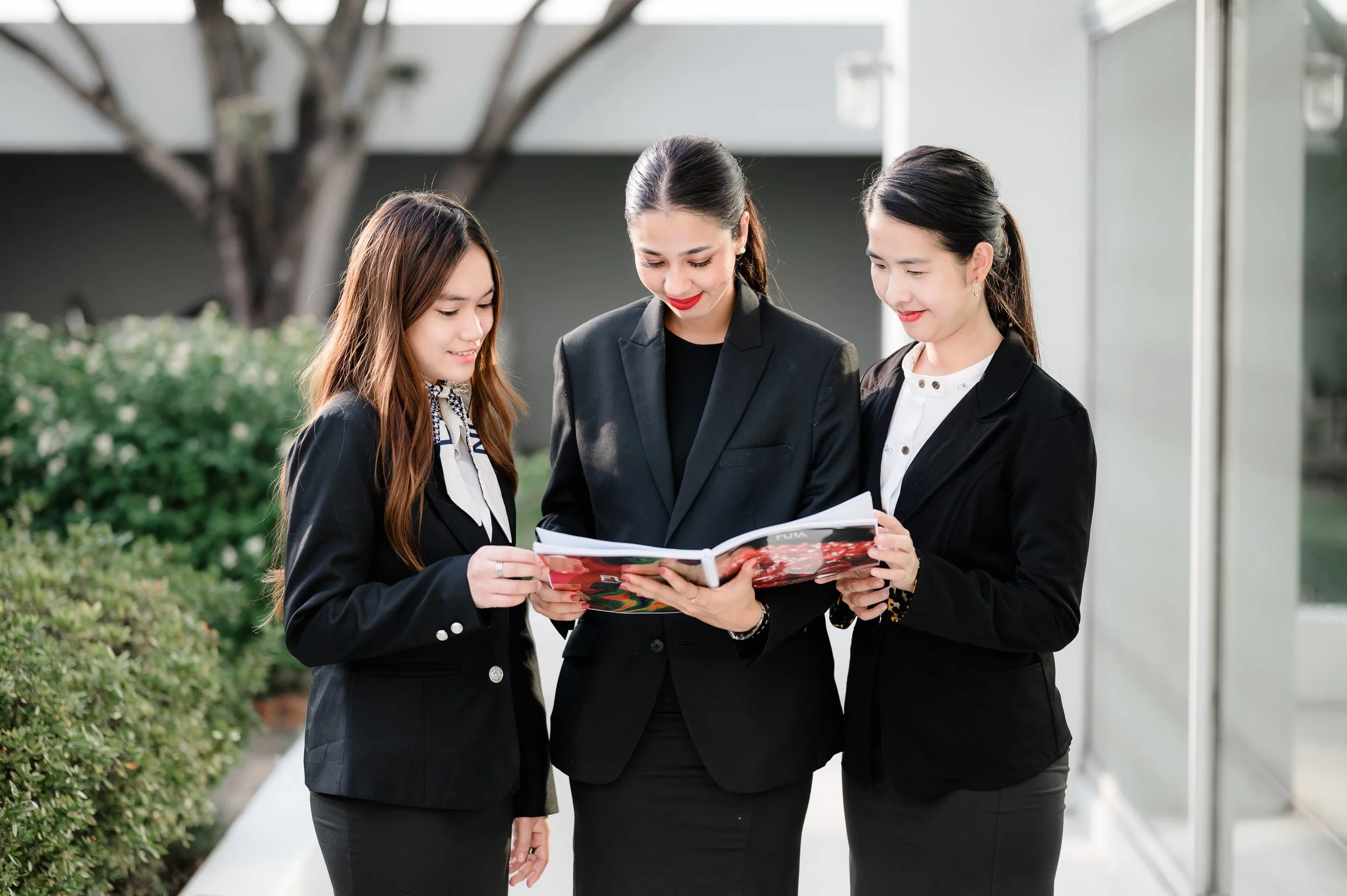 event hostess recruitment bangkok tokyo luxury exhibition staff hokomo (5).JPG