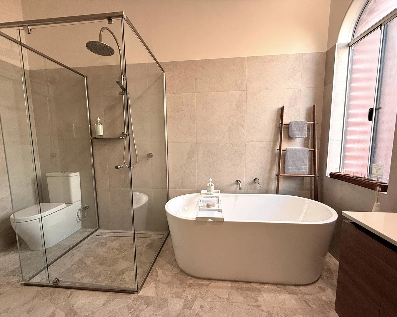main bathroom 2.jpg