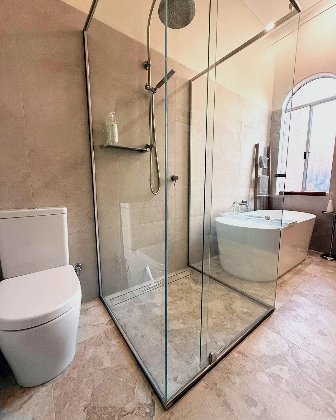 main bathroom 4.jpg