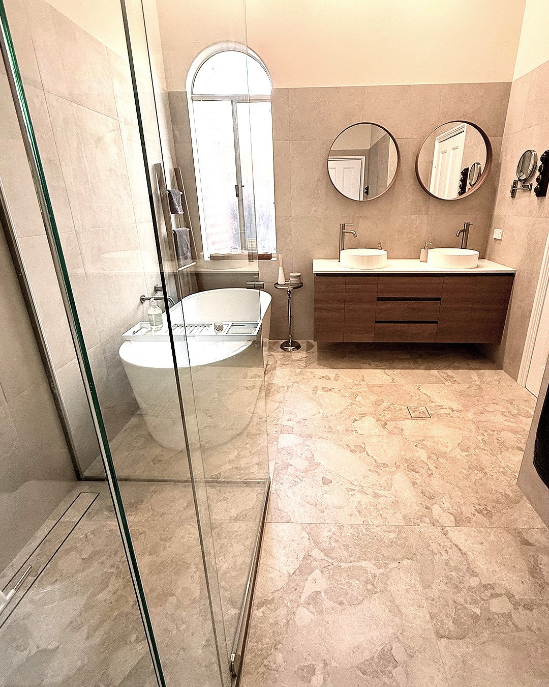 main bathroom 3.jpg