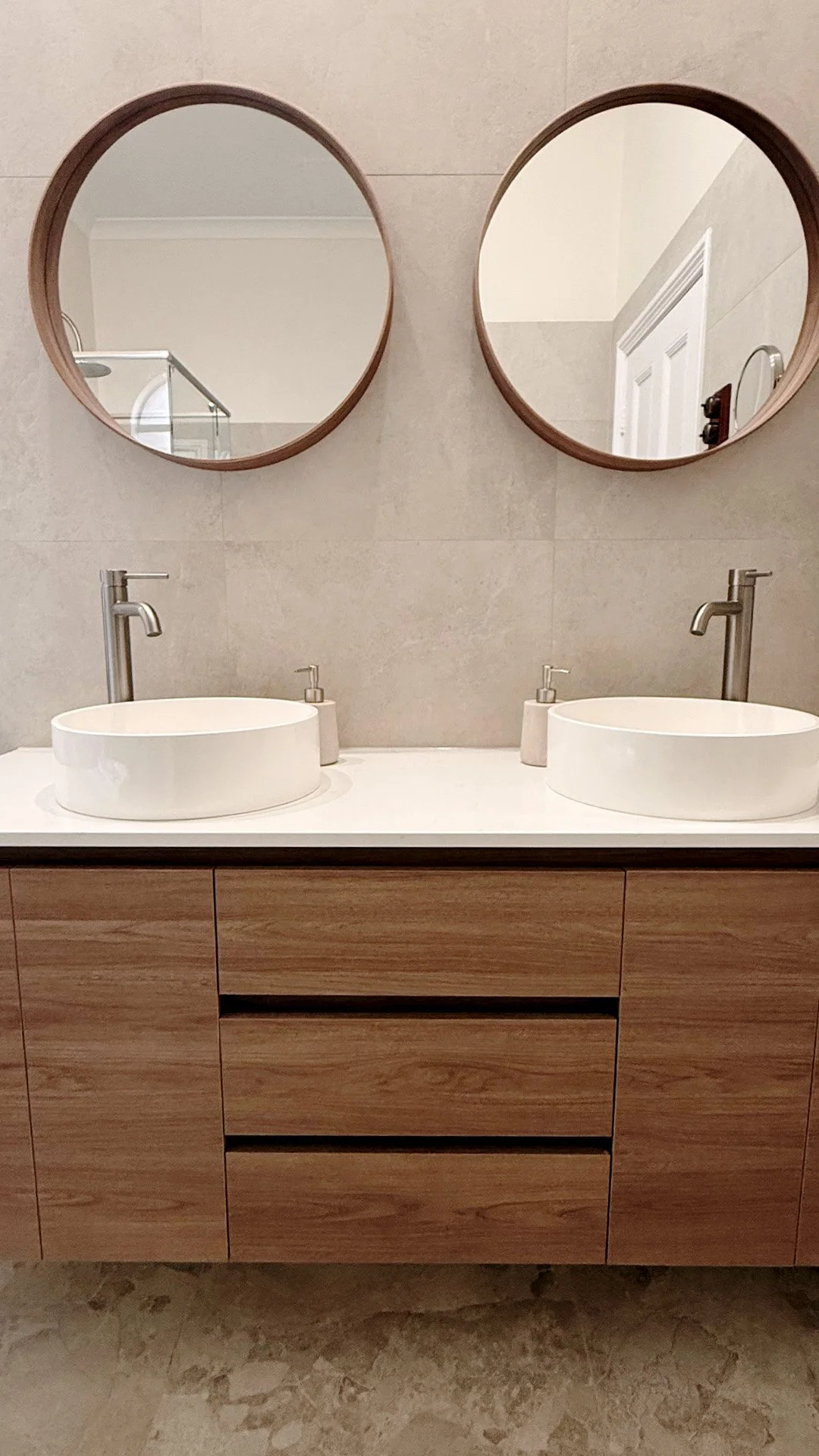 main bathroom 1.jpg