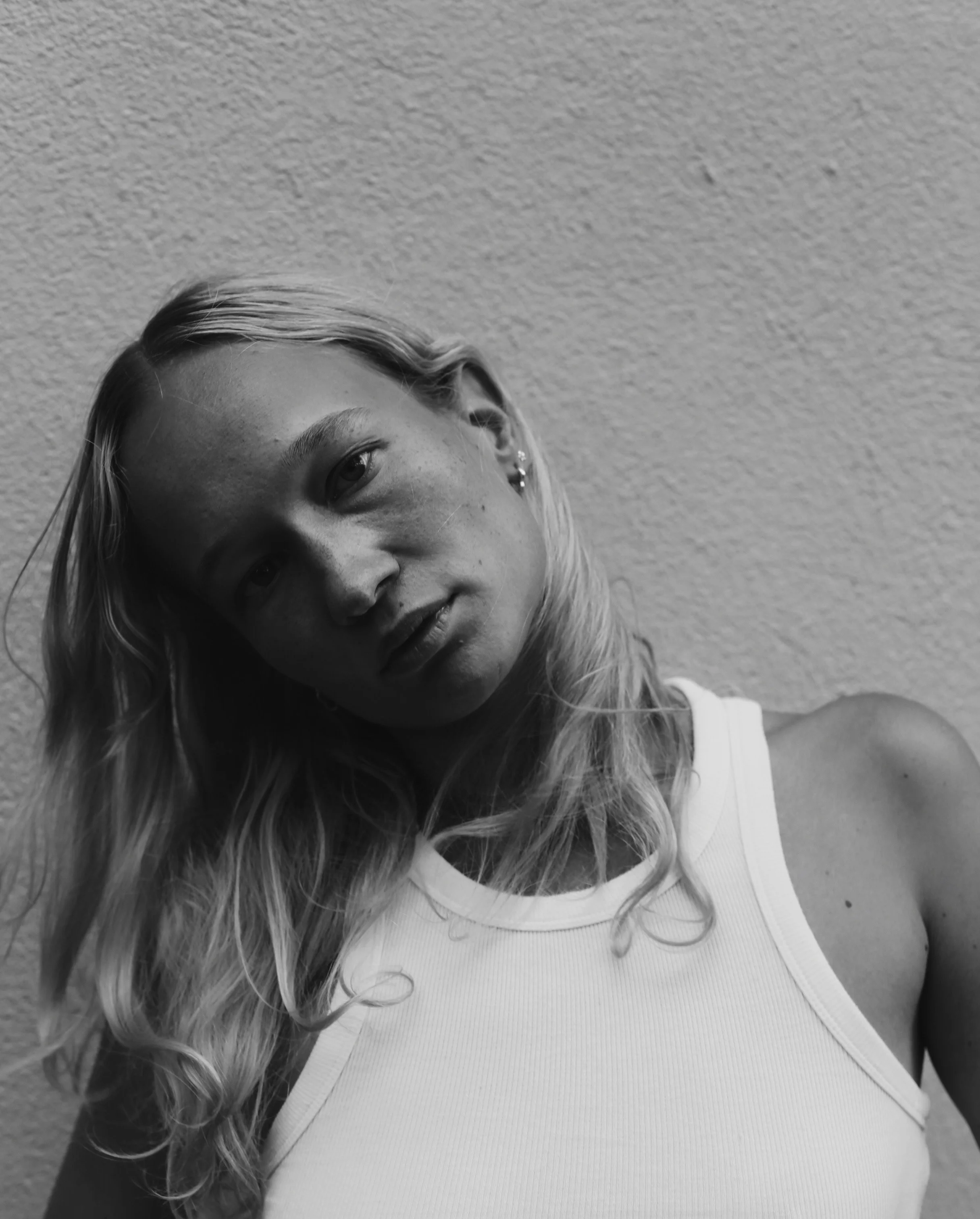Mia W.
Author & Journalist.