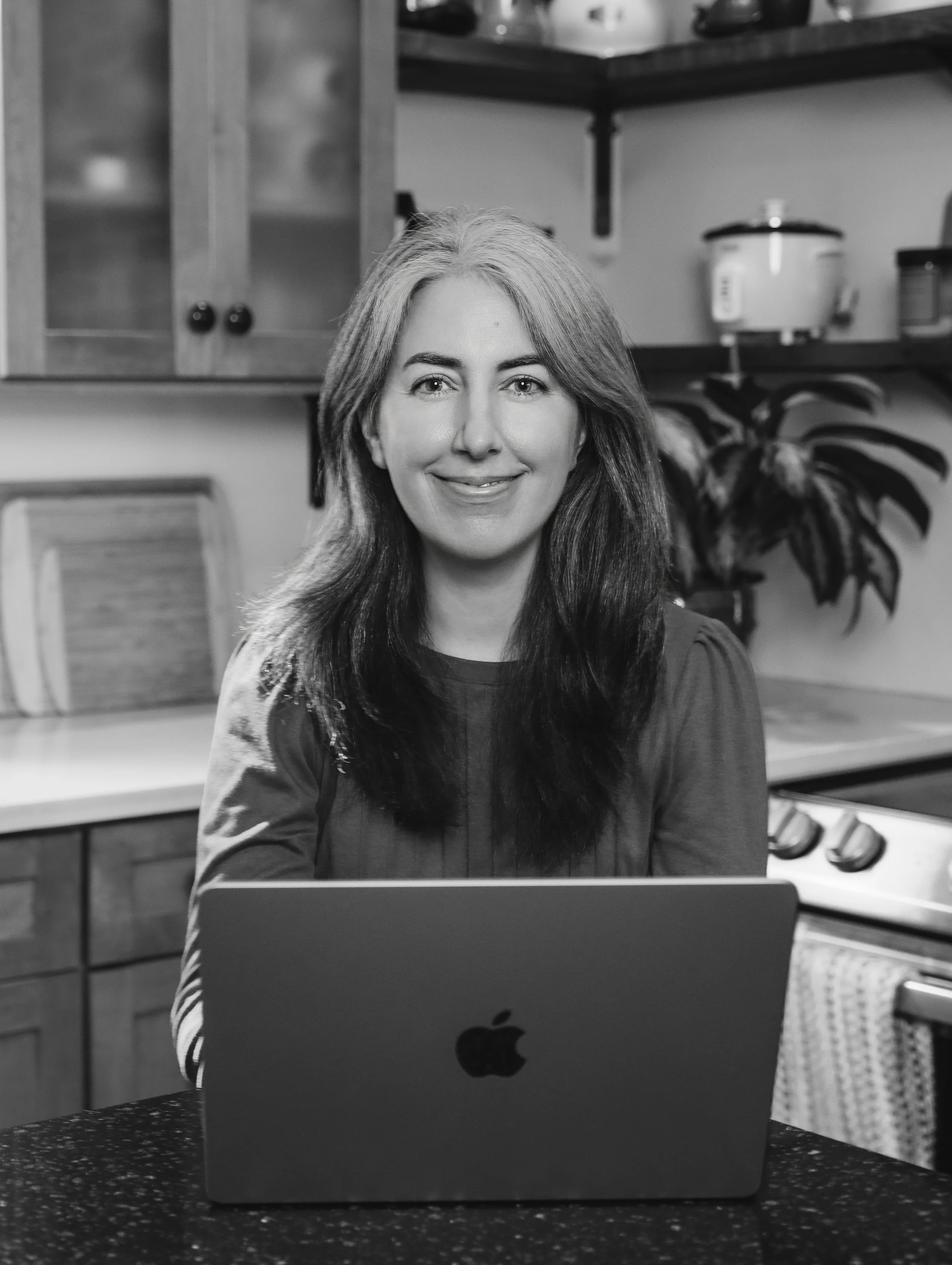 Postpartum doula near me Kathleen Robbins provides postpartum doula support in St. Louis, Missouri.