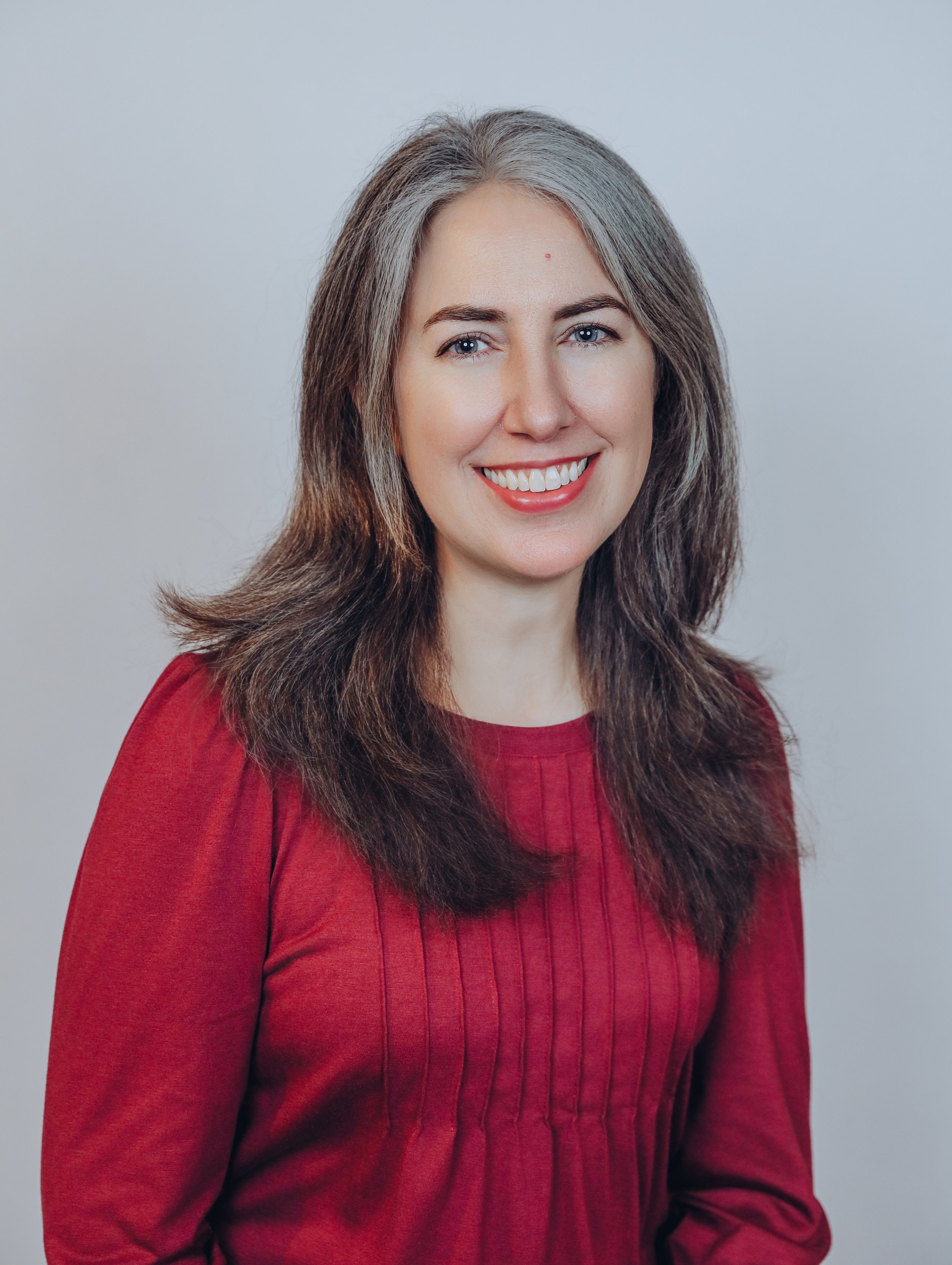 St. Louis postpartum doula Kathleen Robbins supports new parents and newborns.