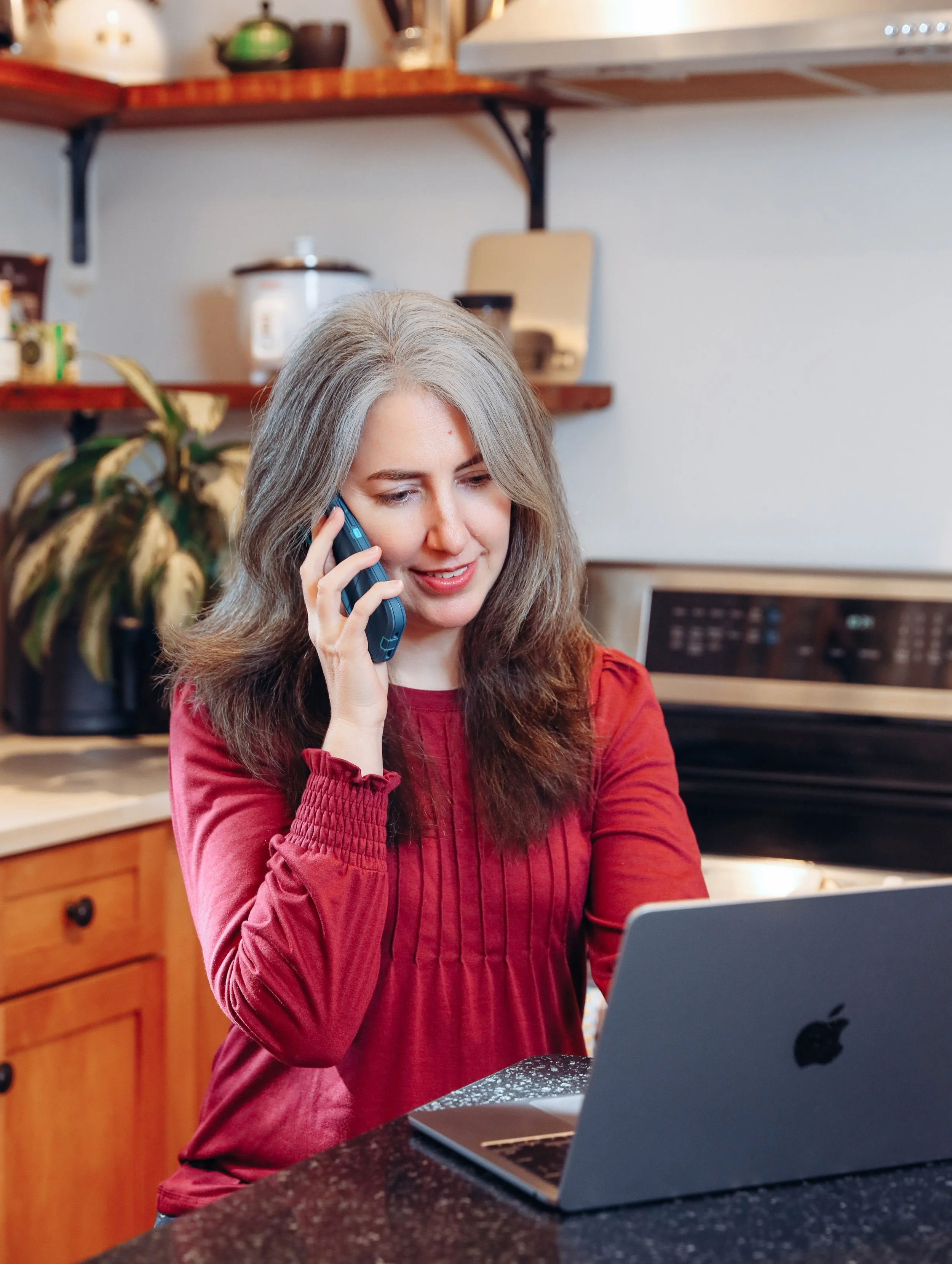 Kathleen Robbins is a doula who offers virtual doula support to families anywhere in the world.