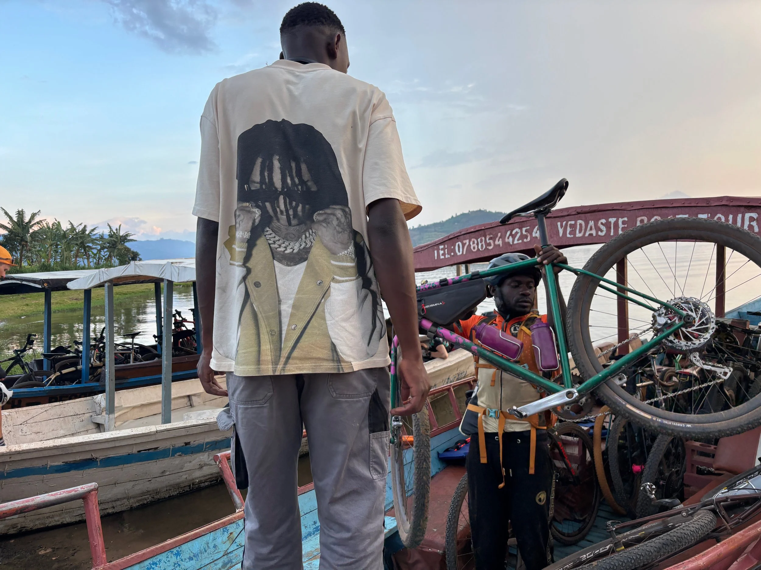 Gravel netværksrejse i Uganda og Rwanda – kom tæt på lokale kulturer og naturoplevelser uden for de klassiske ruter. Deltag i en aktiv rejse med fokus på netværk, perspektiv og oplevelser i Afrikas landskaber.