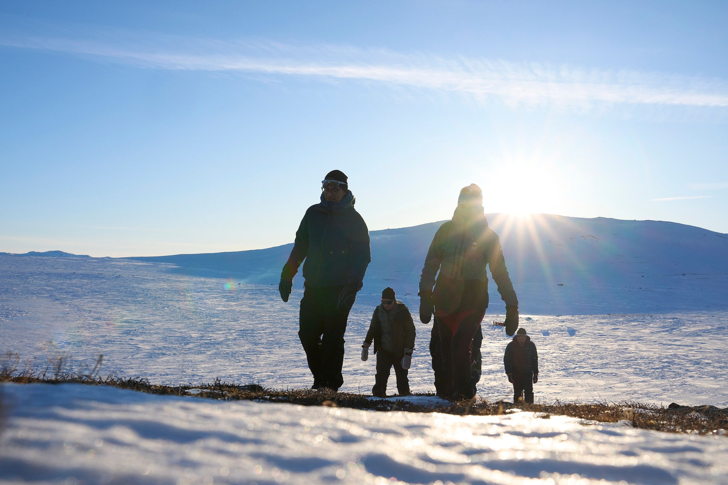 Firmarejse til Jotunheimen, Norge – styrk samarbejde og ledelse med unikke oplevelser i det snedækkede højfjeld. Planlæg jeres næste virksomhedsrejse til Norge med guidede ture og stærke fælles oplevelser i Jotunheimens natur.