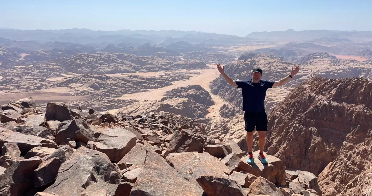 Marathon i Petra, Jordan – løb gennem spektakulære ørkenlandskaber og historiske omgivelser i verdensklasse. Deltag i en unik løberejse med eventyr, udfordringer og uforglemmelige oplevelser i Jordan.