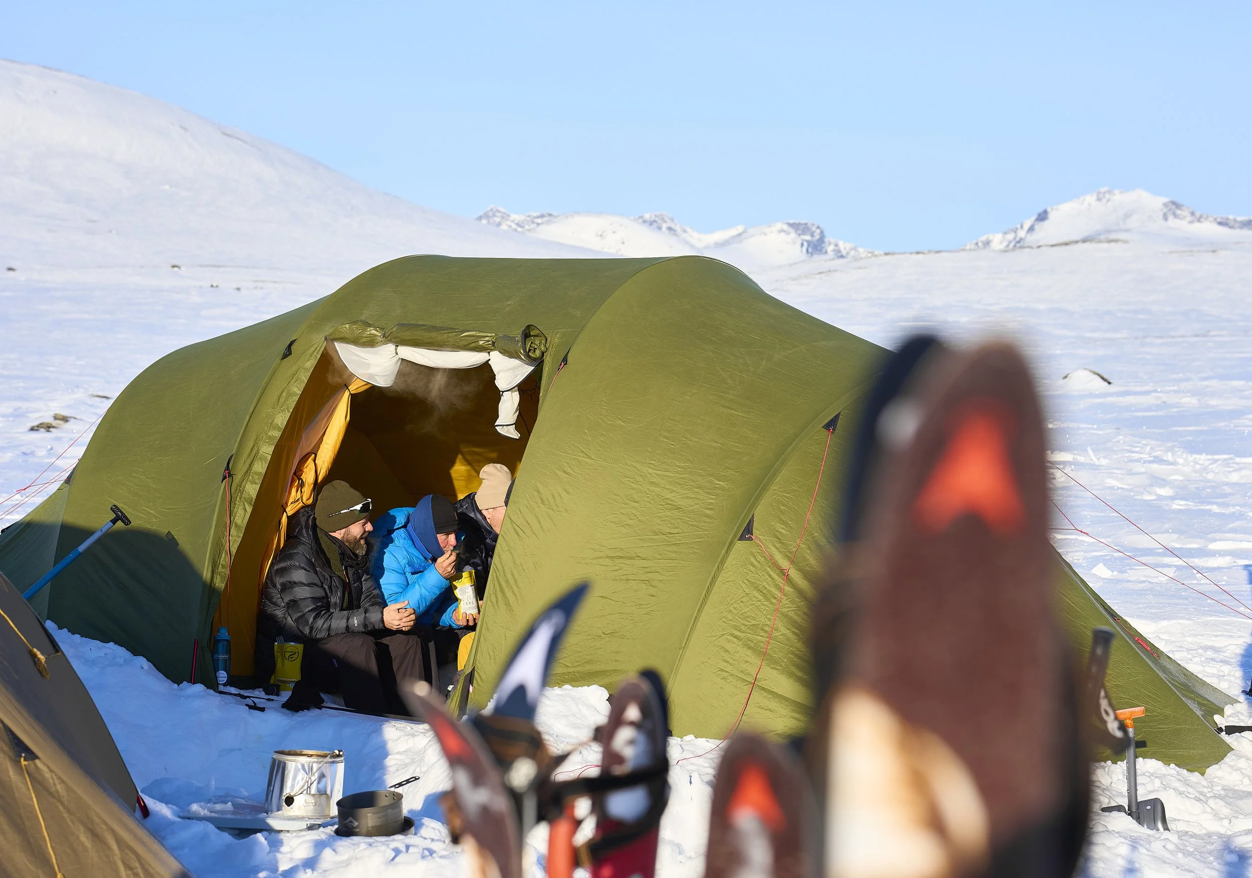 Firmarejse til Jotunheimen, Norge – oplev teambuilding i vintertelt med fælles oplevelser i det arktiske landskab. Planlæg en unik virksomhedsrejse til Norge med nærvær, samarbejde og stærke naturoplevelser i Jotunheimen.