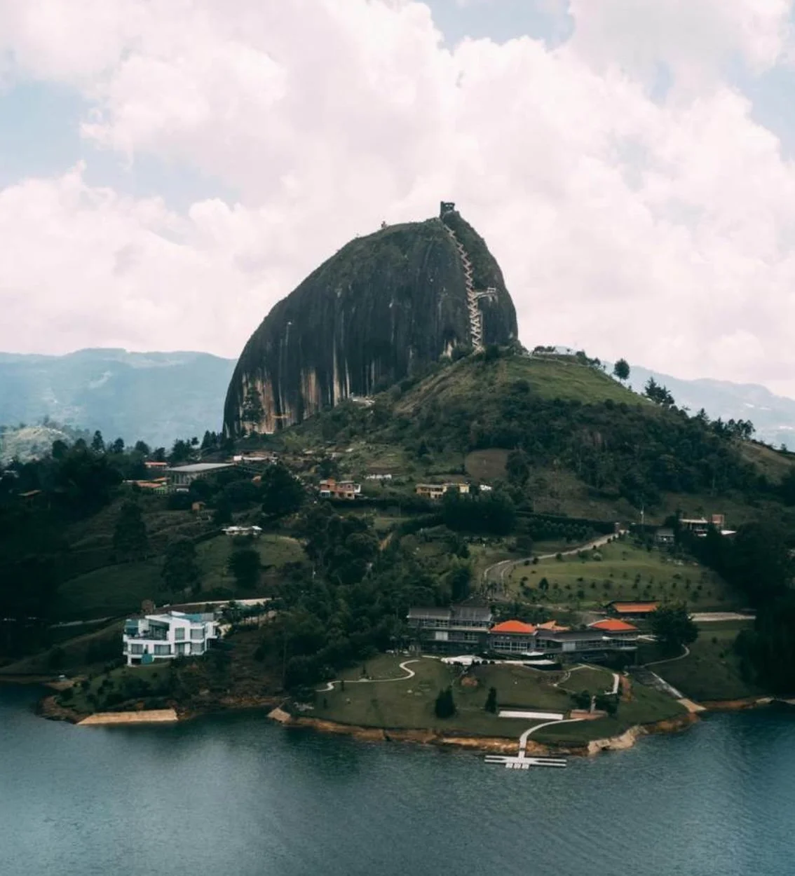 Gravelrejse til Colombia – oplev ikoniske ruter, farverige landsbyer og storslået natur på to hjul. Deltag i en aktiv netværksrejse med cykling, fællesskab og unikke oplevelser i Colombias landskaber.