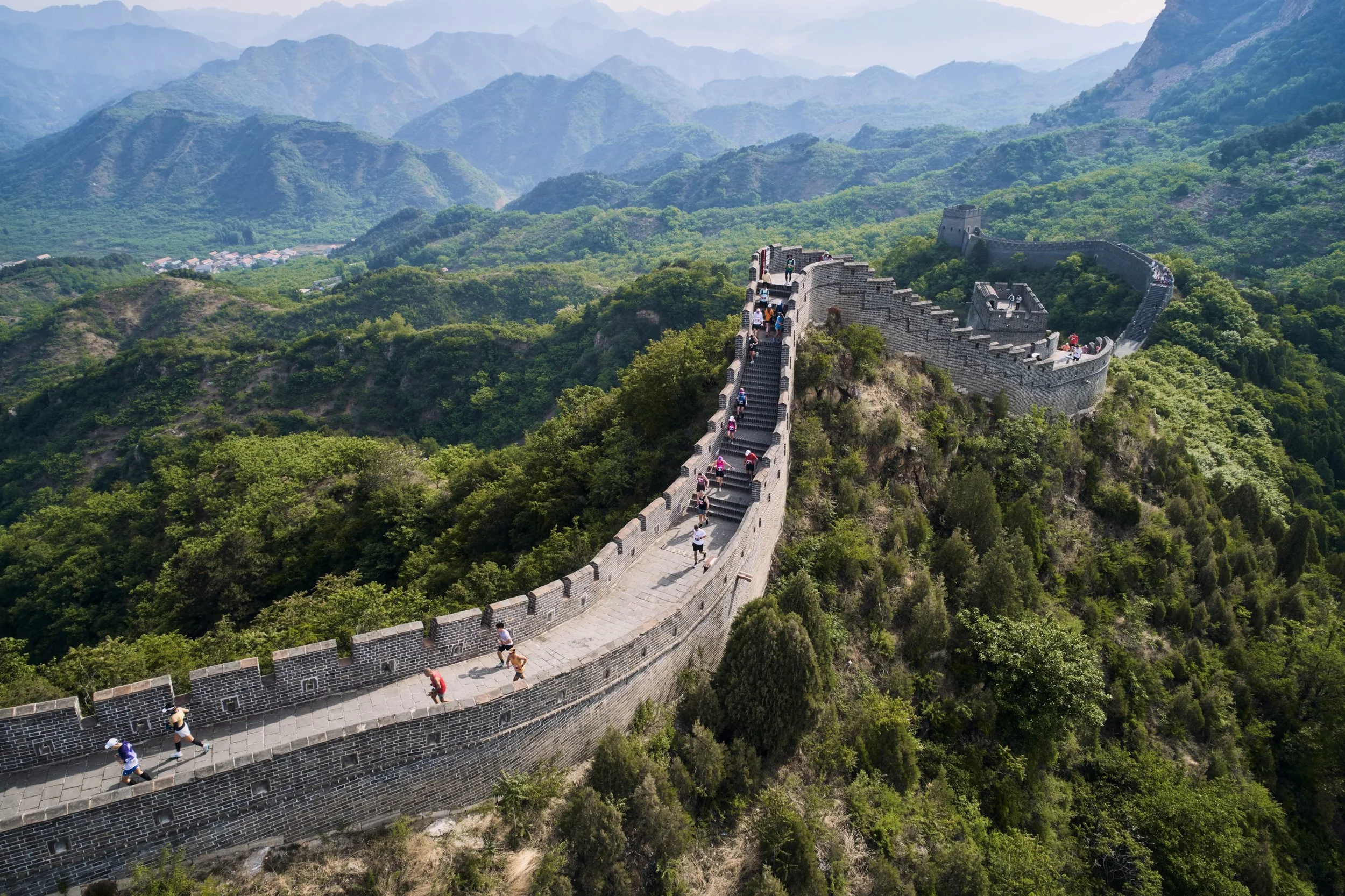 Great Wall Marathon i Kina – et af verdens mest ikoniske og krævende løb med tusindvis af trapper på Den Kinesiske Mur. En unik rejse, hvor kultur, historie og fysisk udfordring smelter sammen i én oplevelse.