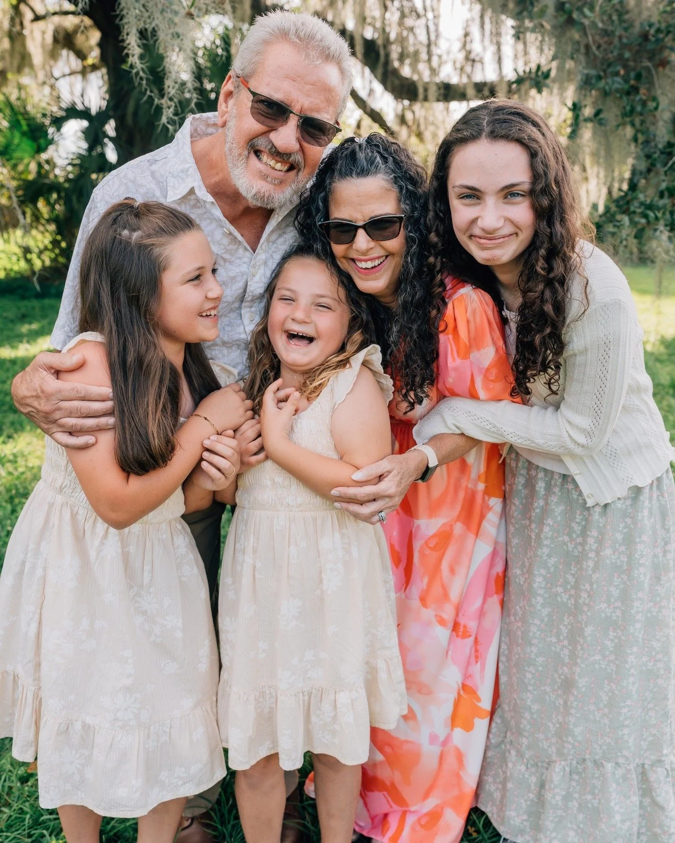 Hot take: extended family sessions can actually be fun. Sure, coordinating nine people's schedules is a special kind of chaos but just looooook at the love and joy in these photos 🥹

Extended family sessions get the same attention, intention and sil