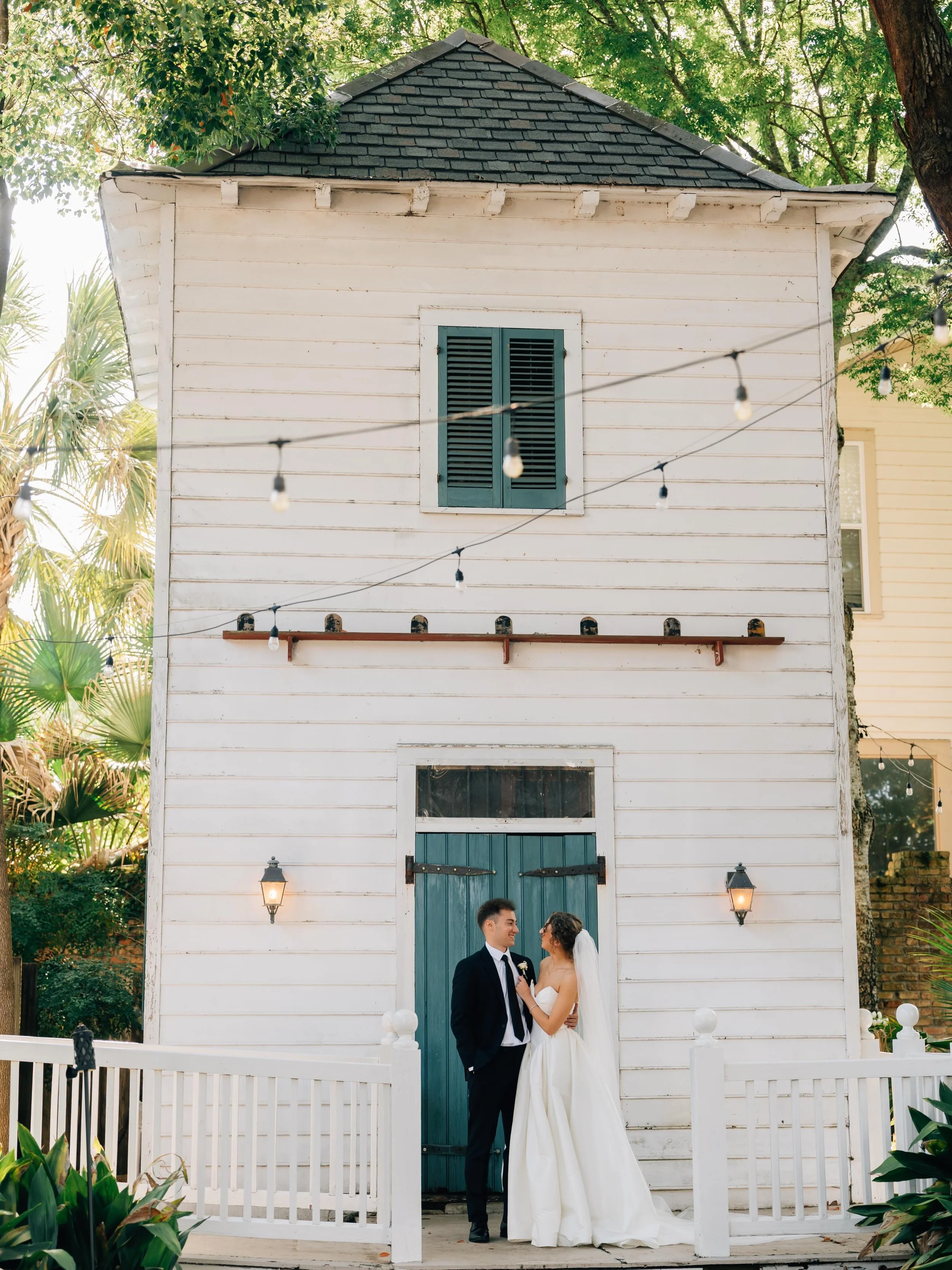 A few of my favorites from my very last Louisiana wedding last week 🥰 A time was had. Vibes were perfect. And the people &hellip; my heart SWELLED watching these families. What a way to go out 🎉

Now accepting applications for Juneau couples who pl