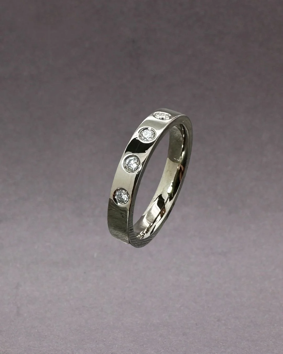 Ring vitguld, diamanter
*pris på förfrågan