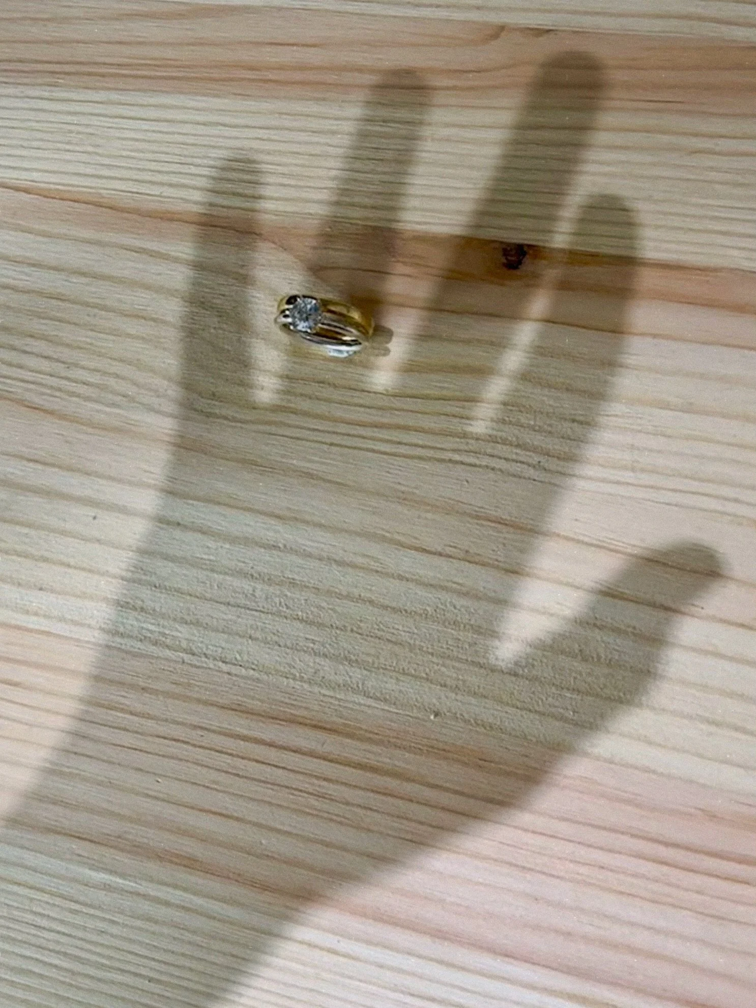 Simple beauty - Circles i vitguld med diamant, sl&auml;t ring i guld.
No more, no less.
#jewelrybyth