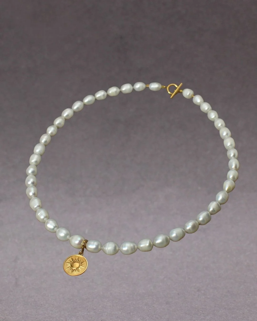 Suns out, Pearls on sötvattensärlor, förgyllt silver 4650kr