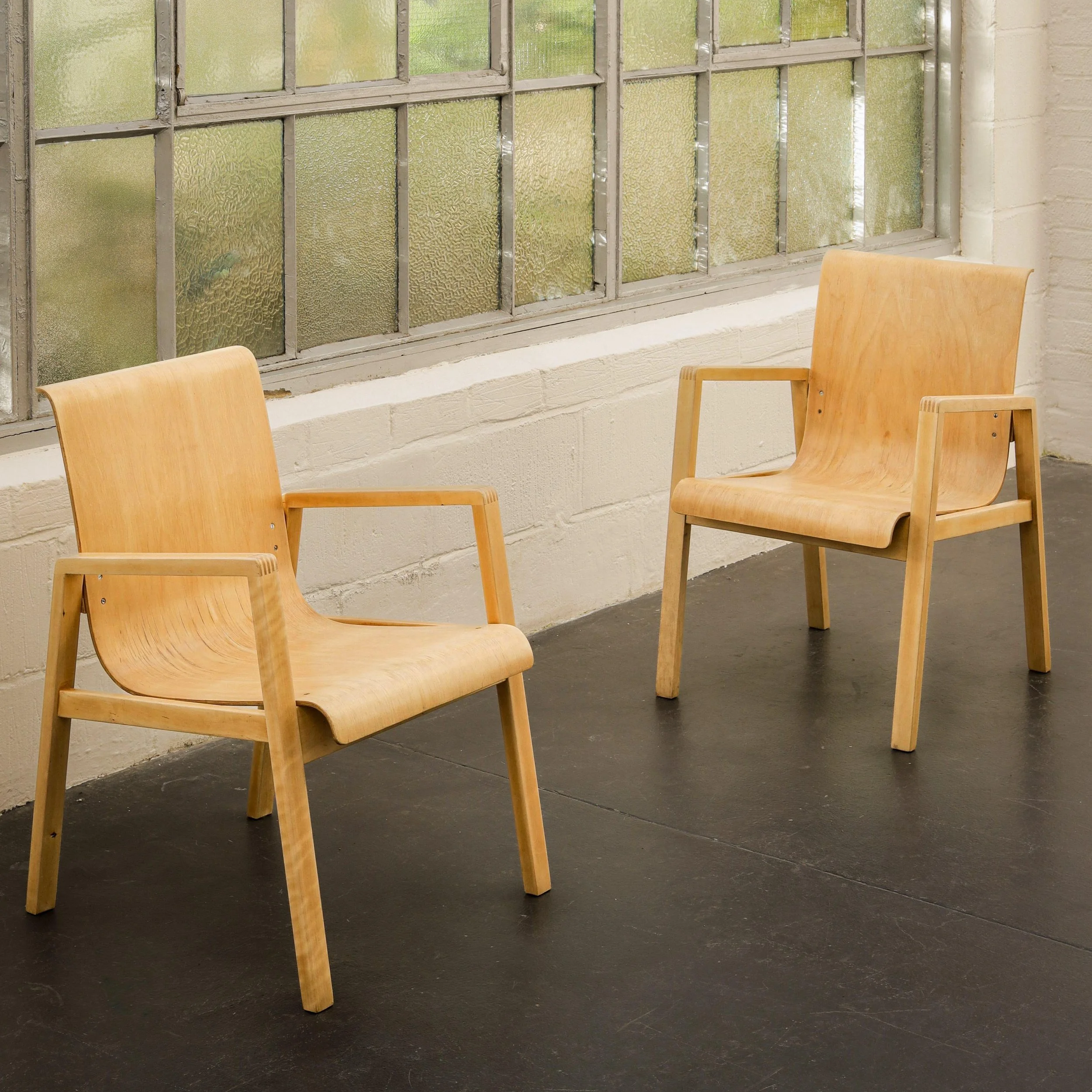 A pair of Alvar Aalto 'Hallway Chairs' Model 403, Artek c.1950