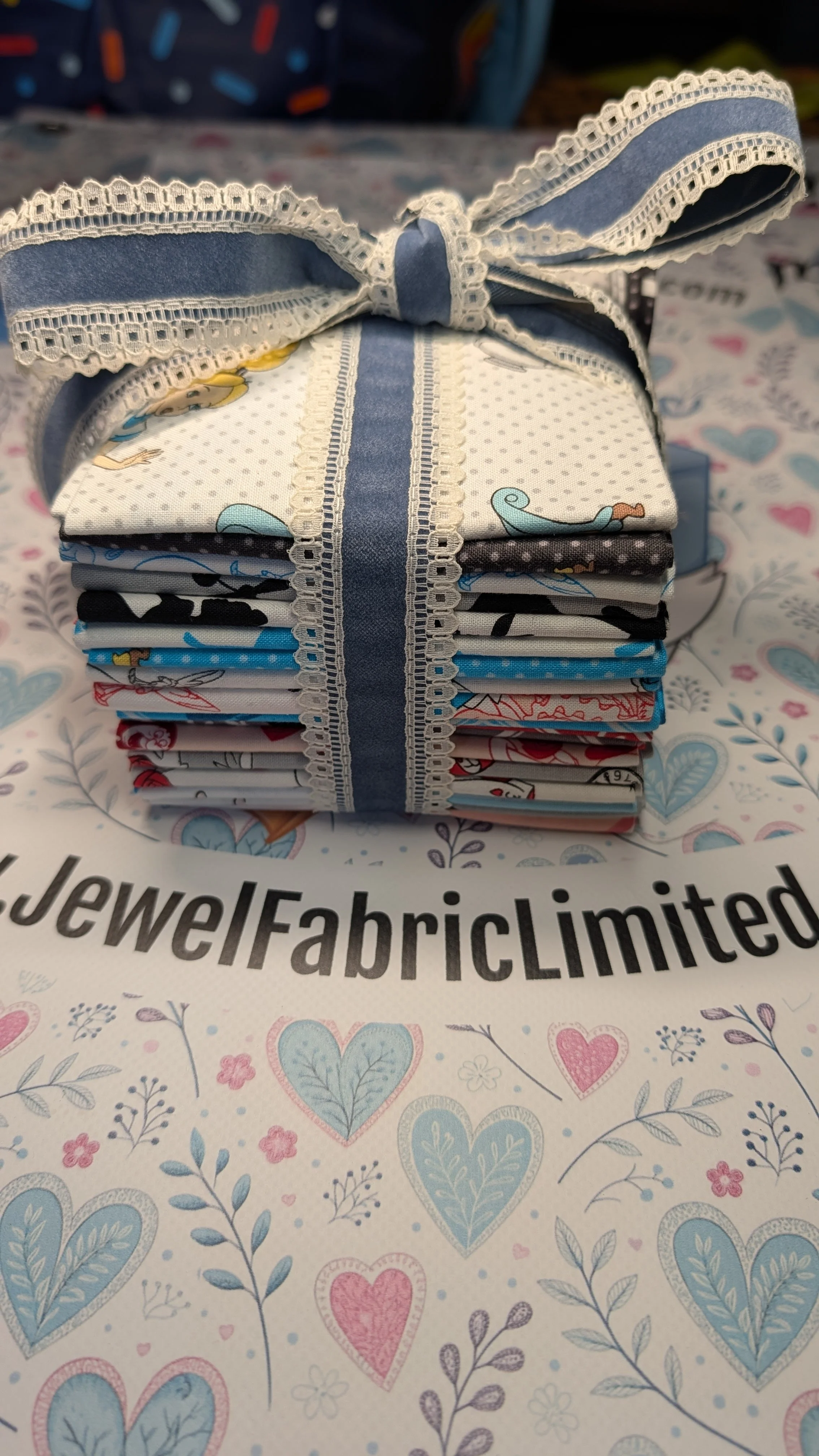Camelot Alice in Wonderland 18 Fat Quarter Bundle