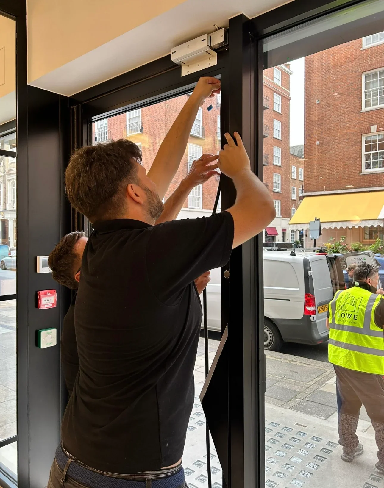Teamwork in Action – Replacement Double Glazed Door Window