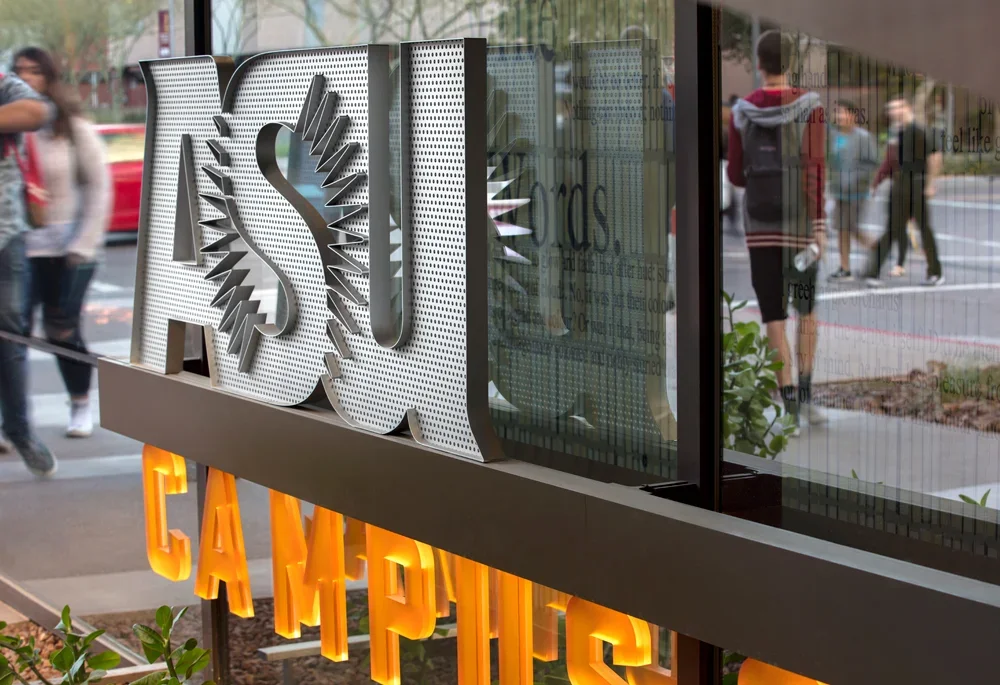 airpark-signs-asu-sandra-day-oconnor-college-of-law-2.webp
