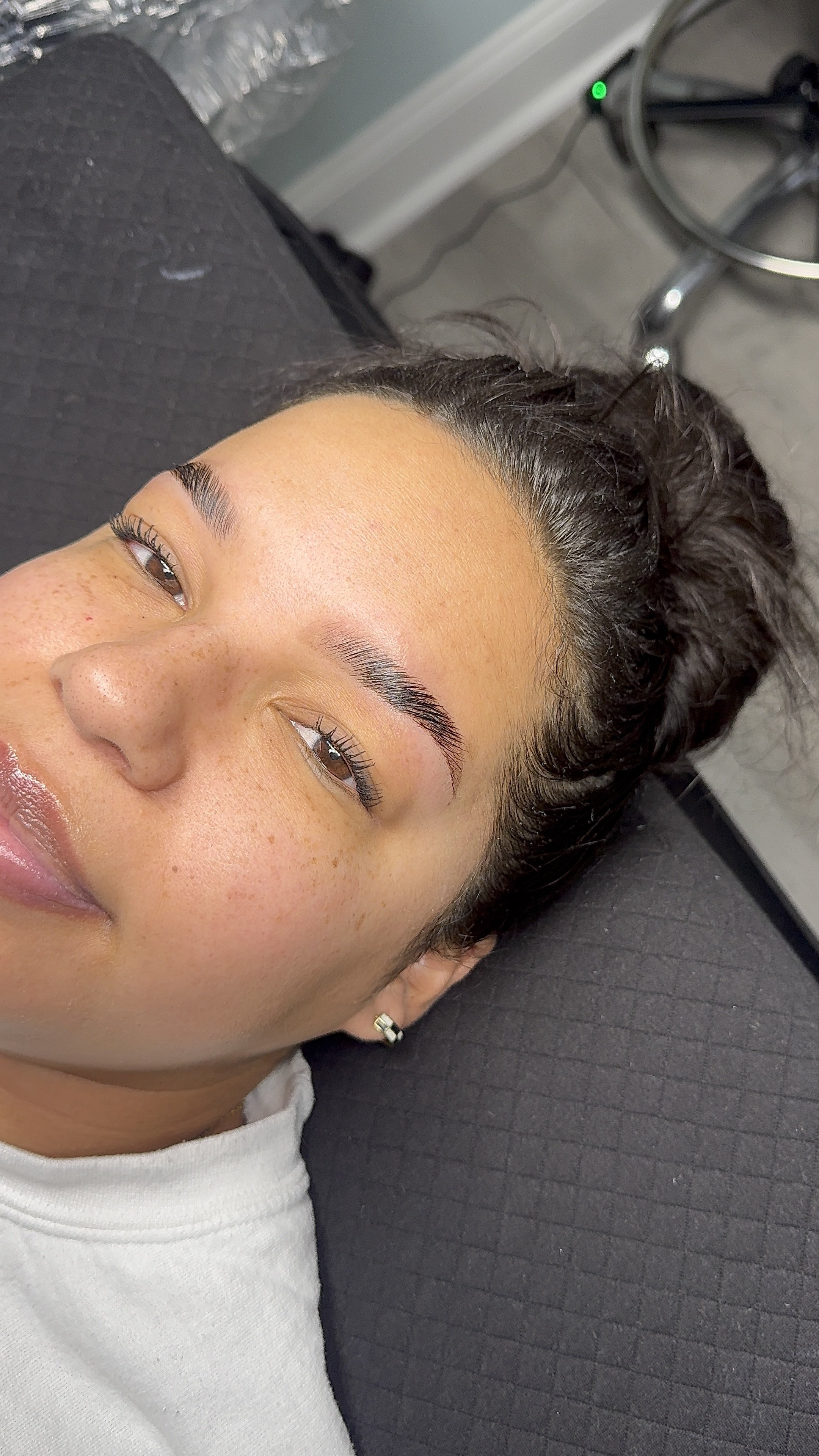 Picture of a lady with Ombre Brows / Mircoshading