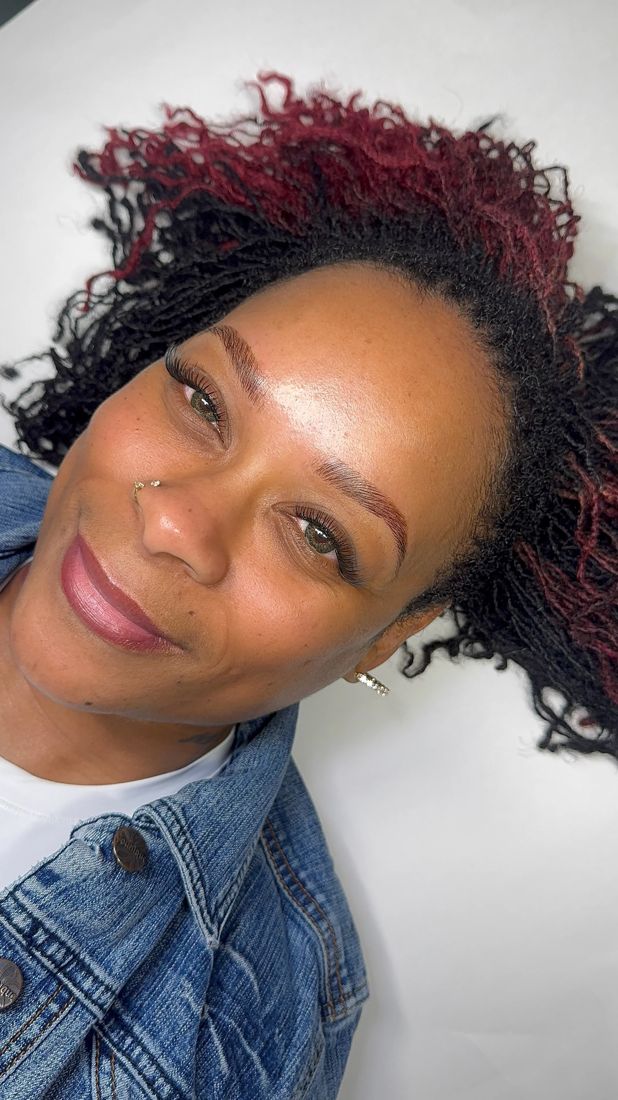 Picture of a lady with Ombre Brows / Mircoshading