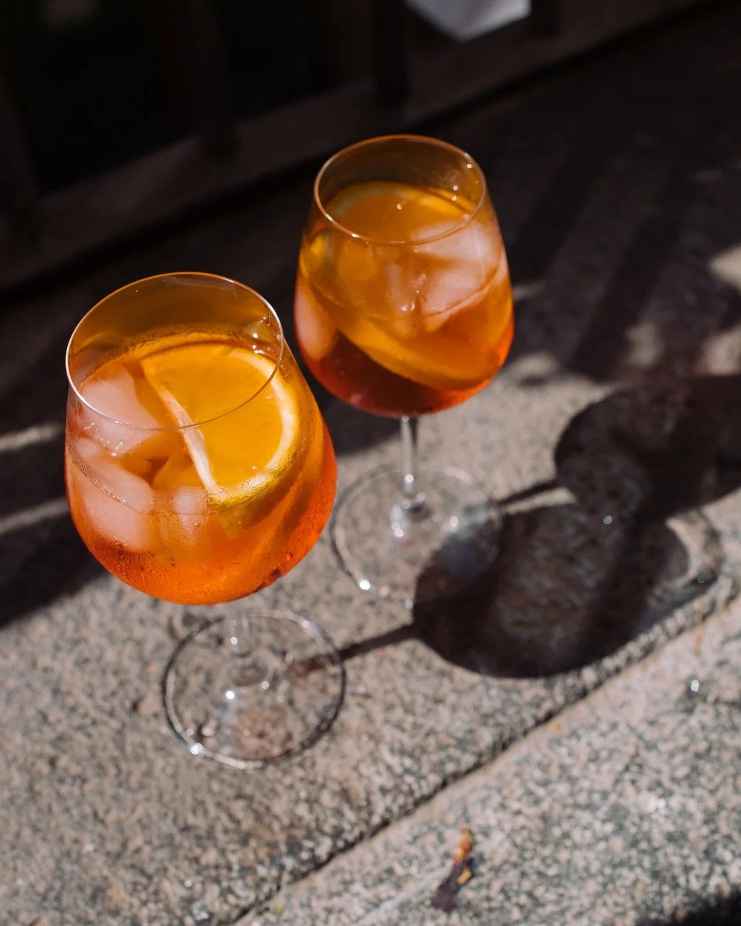 St&ouml;bere dich durch unsere Karte und geniesse eine Erfrischung auf der Terrasse 🥂 🏔️

#rotiforelle #lenzerheide