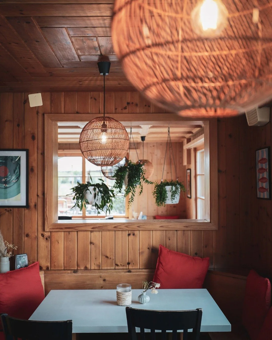 Wenn das Wetter draussen mal nicht mitspielt, haben wir auch drinnen gen&uuml;gend bequeme Ecken ✨🫶🏼

#rotiforelle #lenzerheide