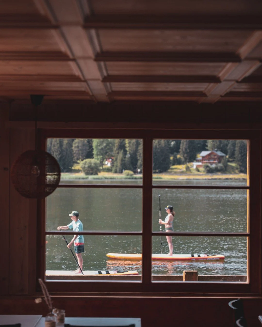 Auch ohne nasse F&uuml;sse bist du mittendrin: mit bester Sicht auf die Action auf dem Wasser. 🤩🎣

#rotiforelle #lenzerheide