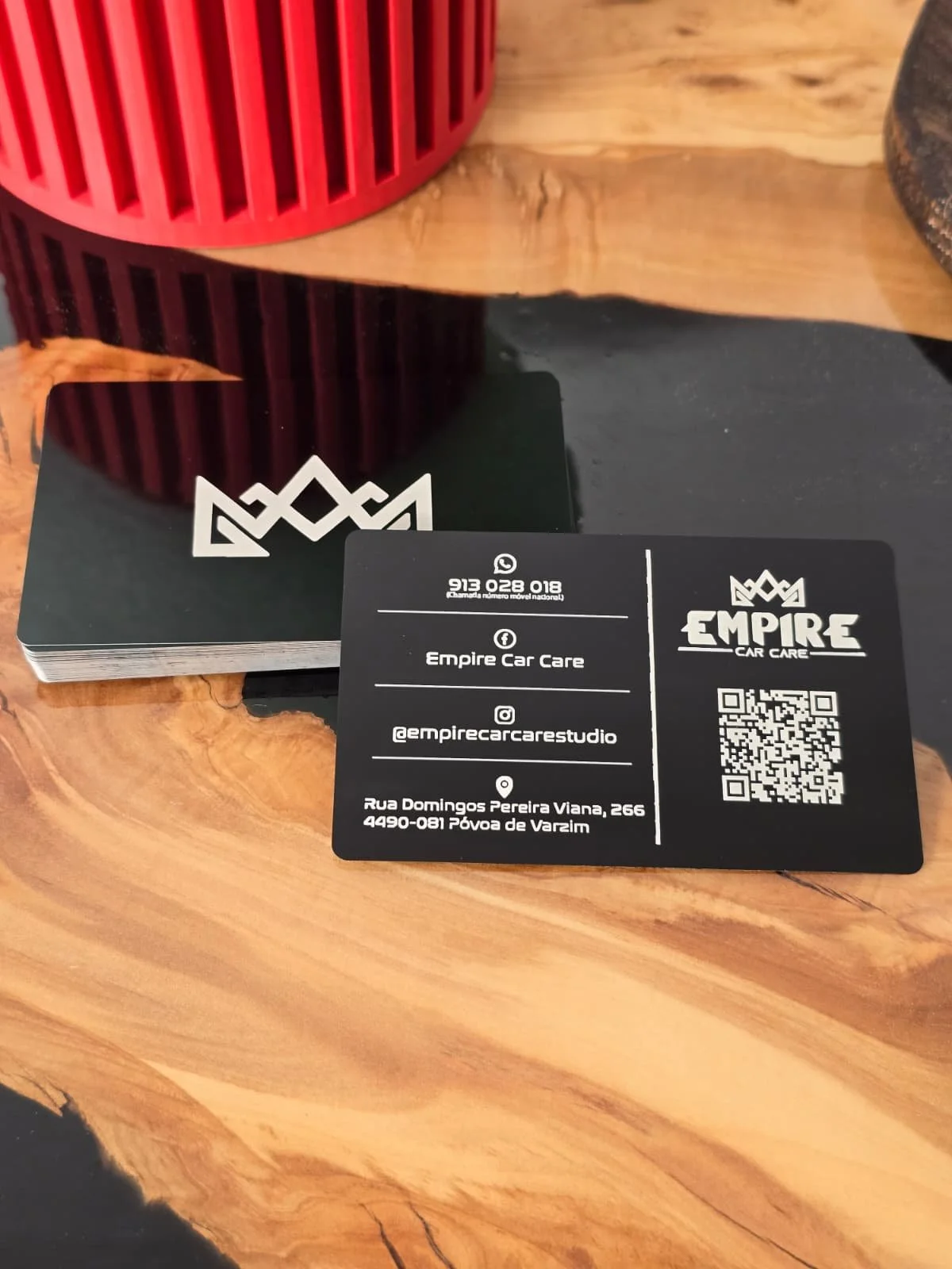 Cartões de visita em metal gravados a laser