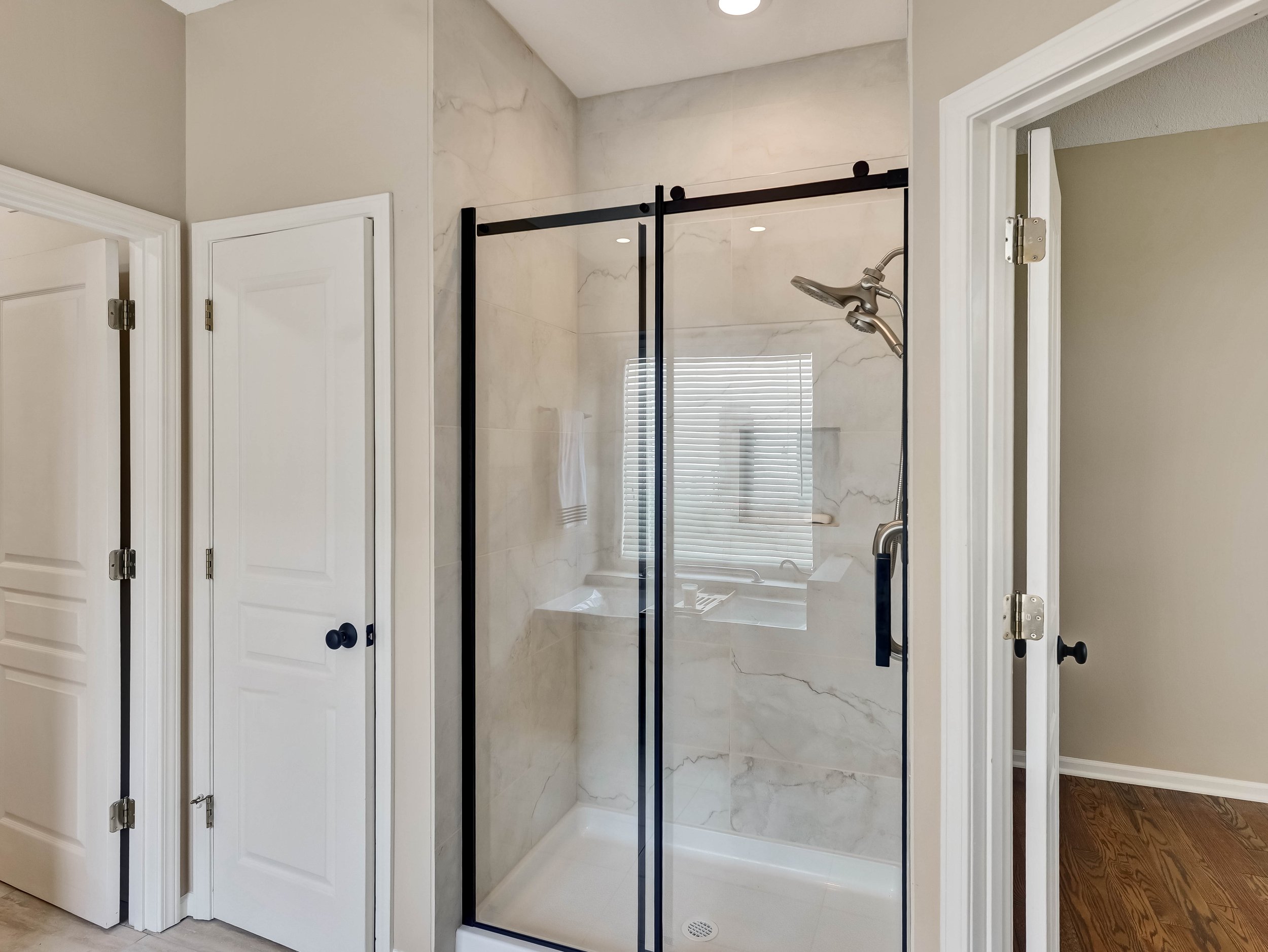 16-14509 Howe Drive-16.jpg