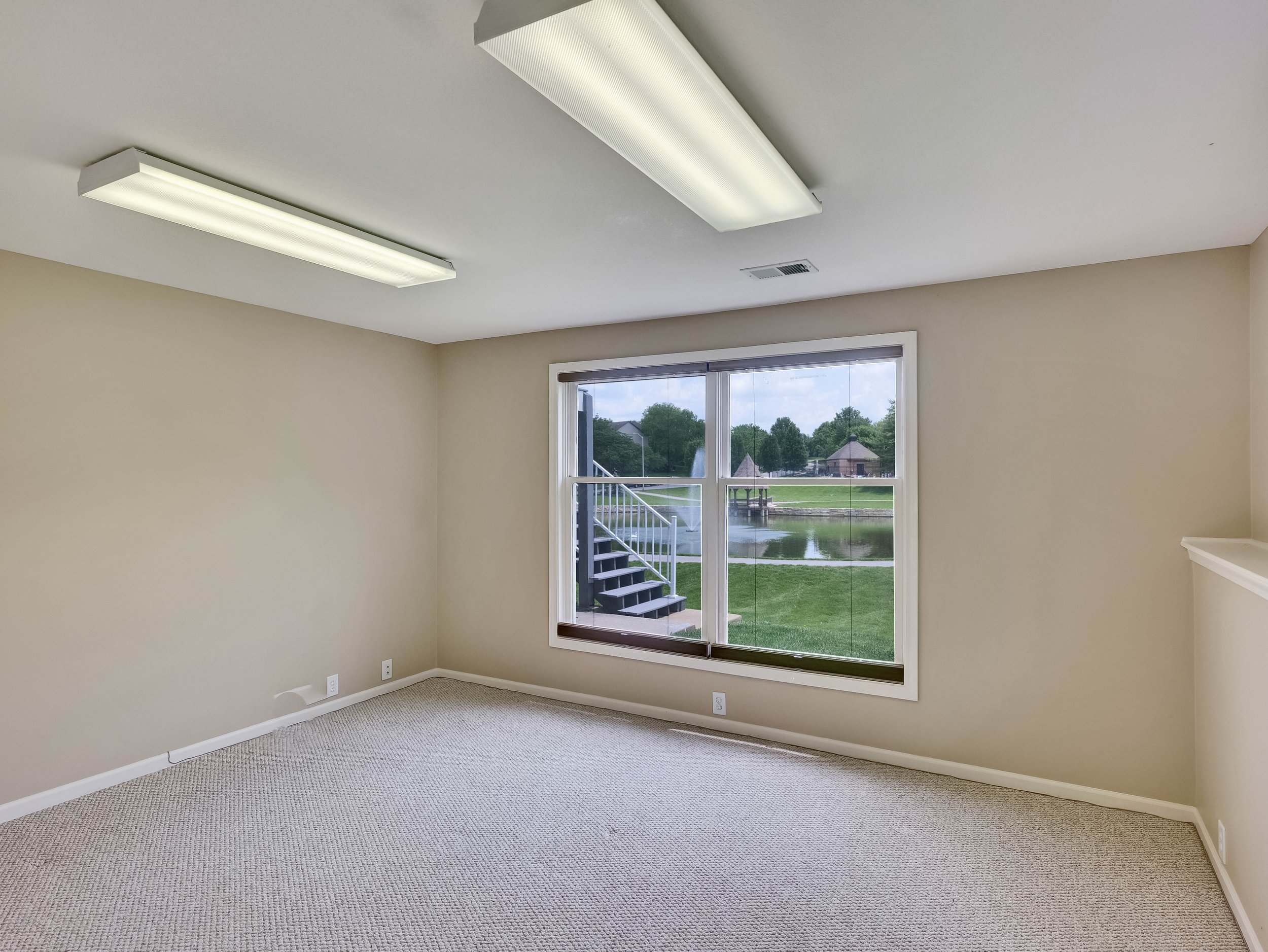 62-14509 Howe Drive-62.jpg