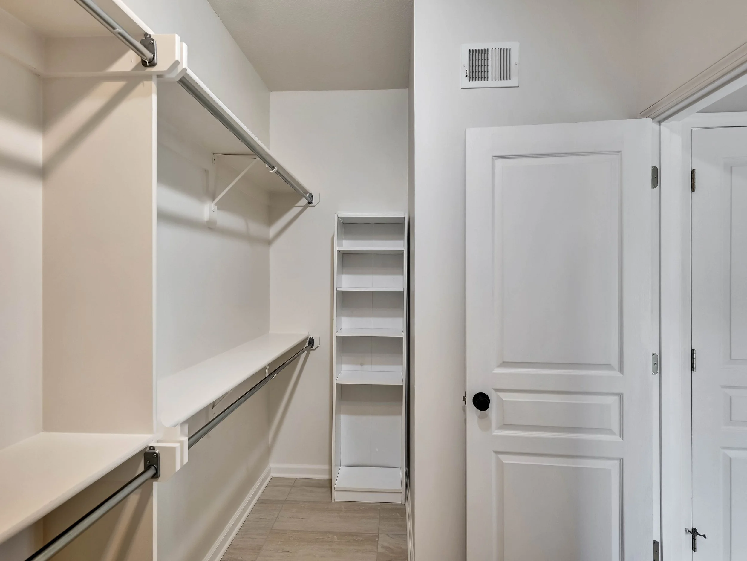 18-14509 Howe Drive-18.jpg