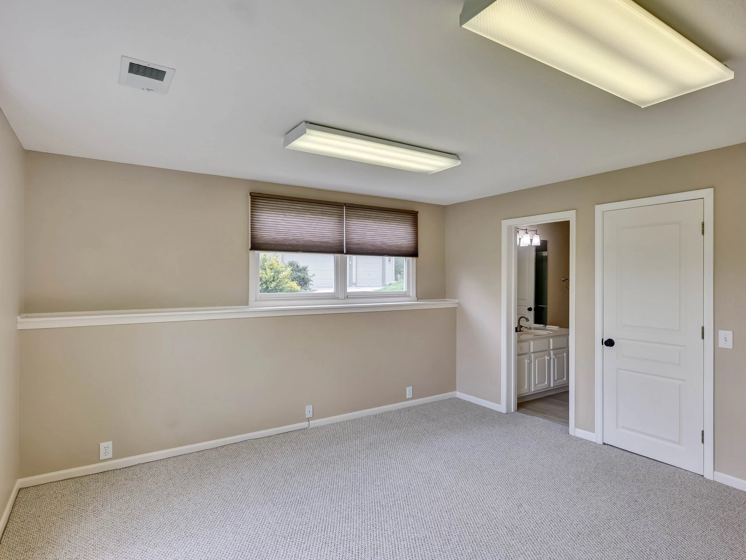 63-14509 Howe Drive-63.jpg