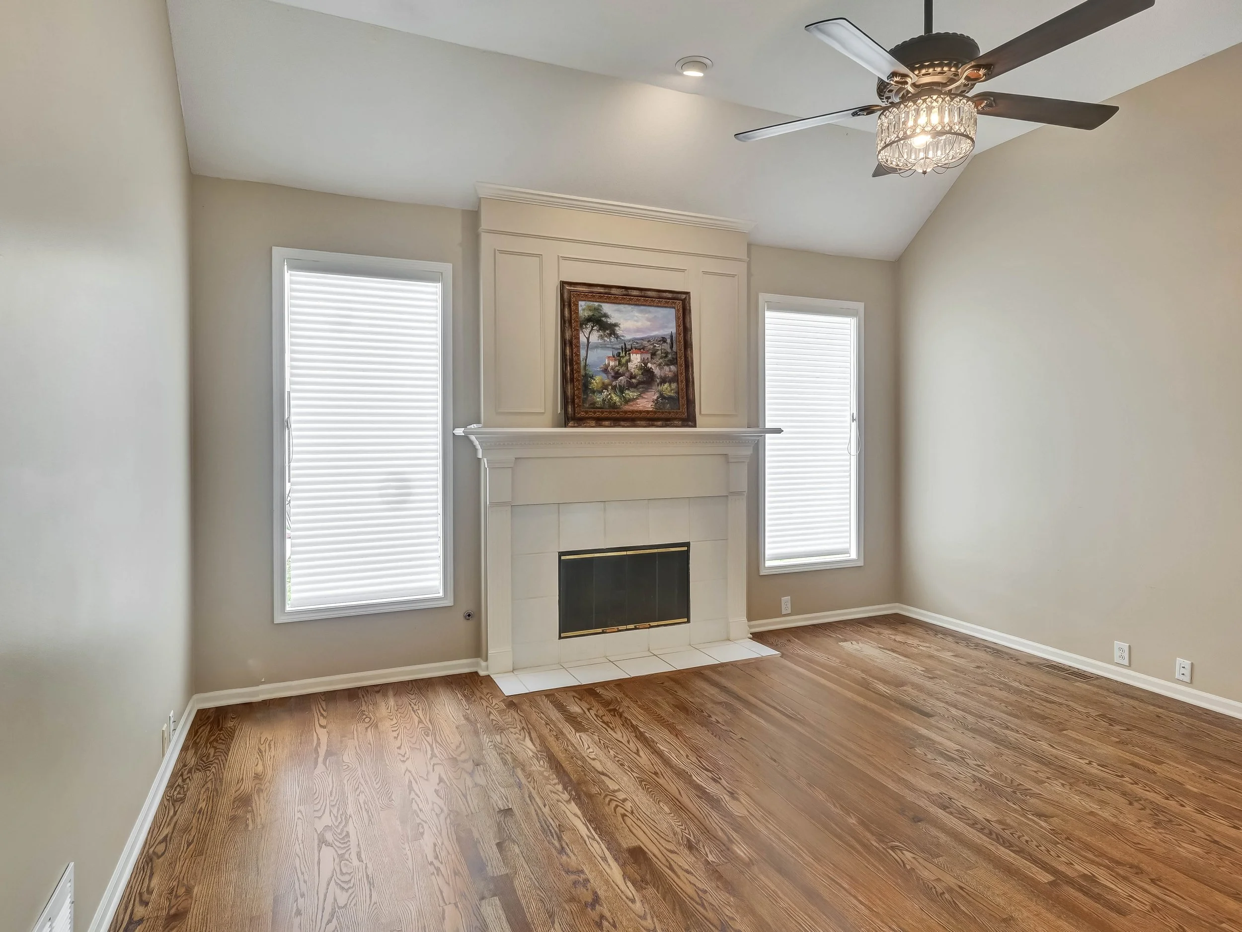 19-14509 Howe Drive-19.jpg