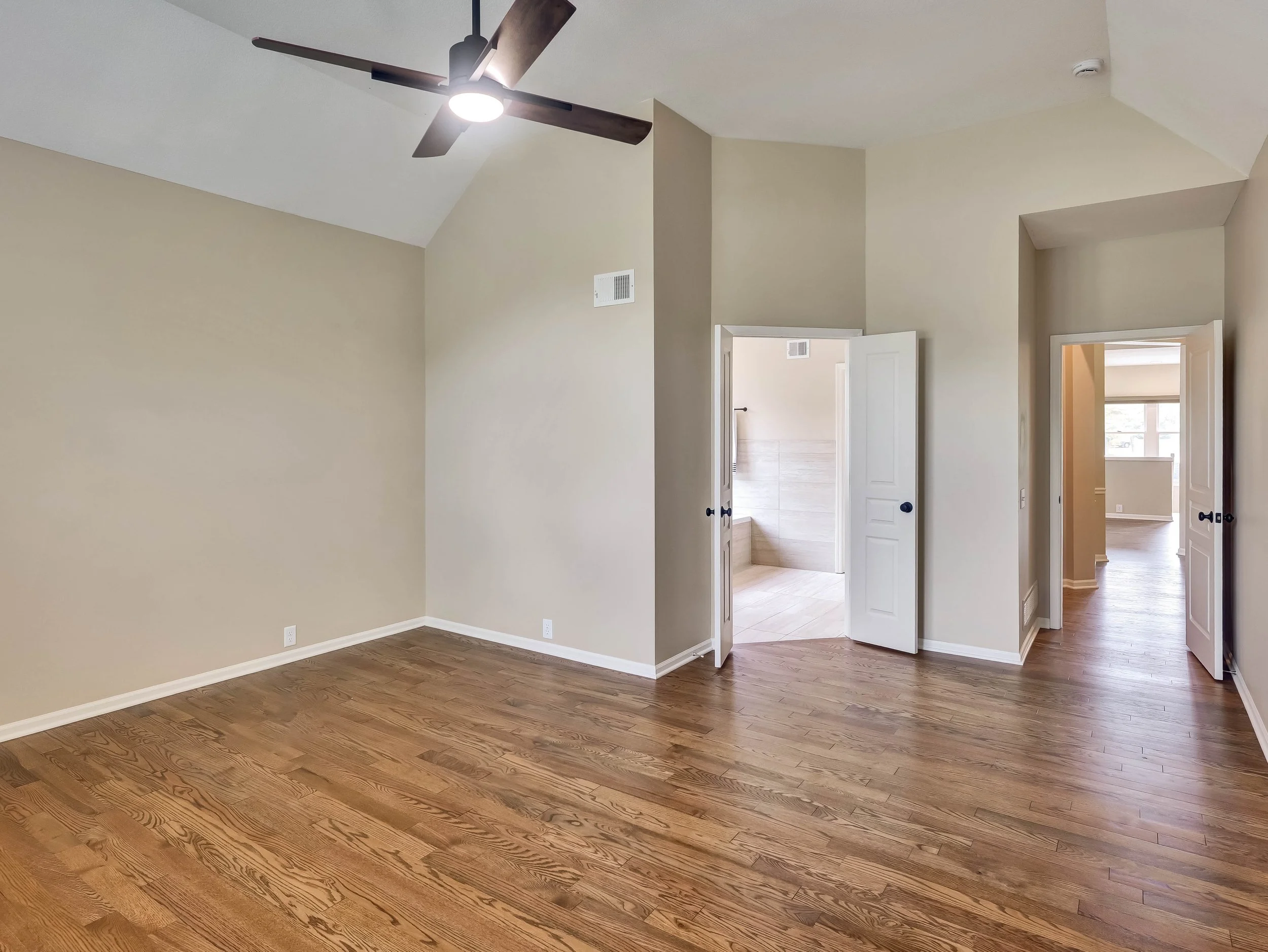12-14509 Howe Drive-12.jpg