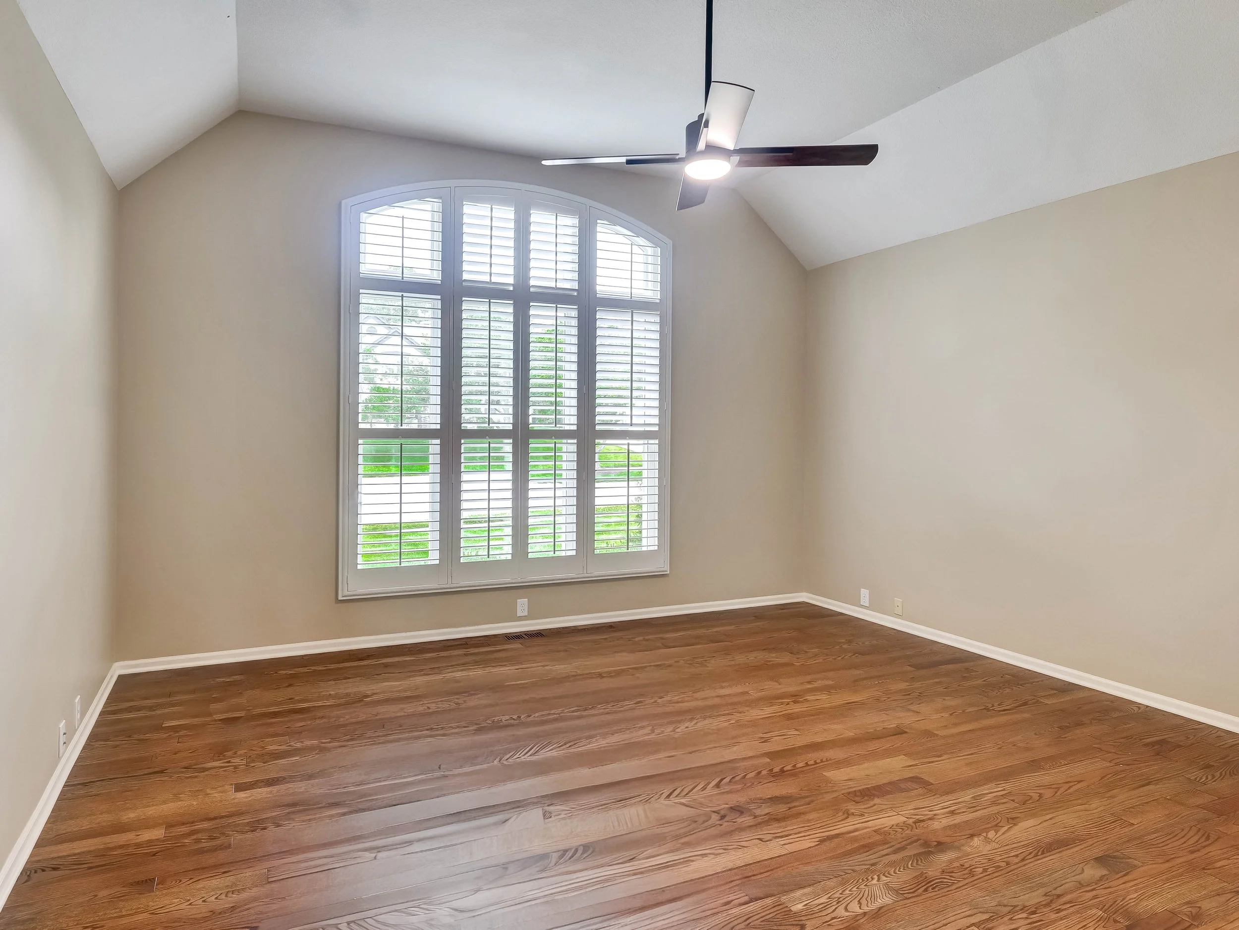 10-14509 Howe Drive-10.jpg
