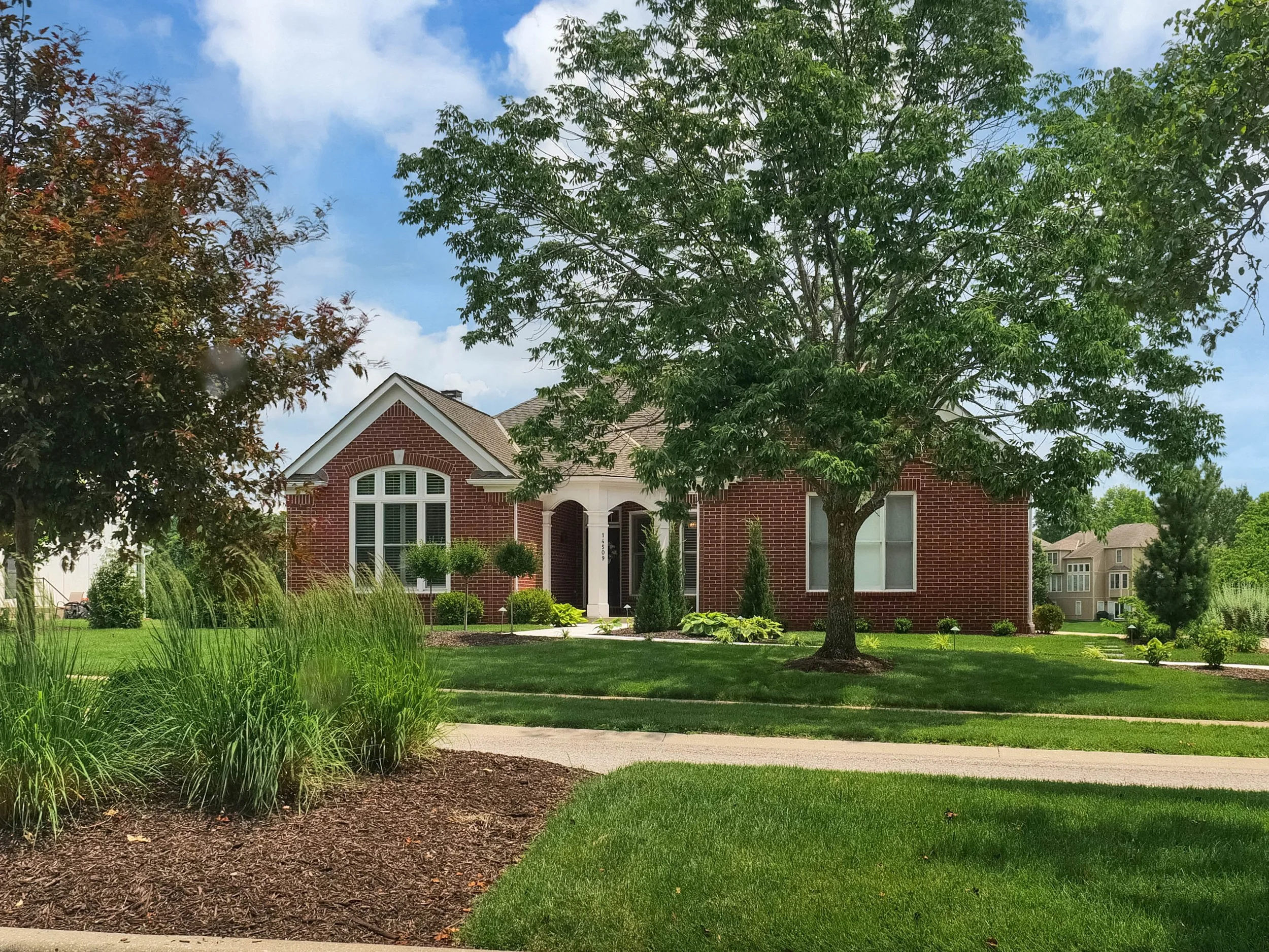 01-14509 Howe Drive-1.jpg