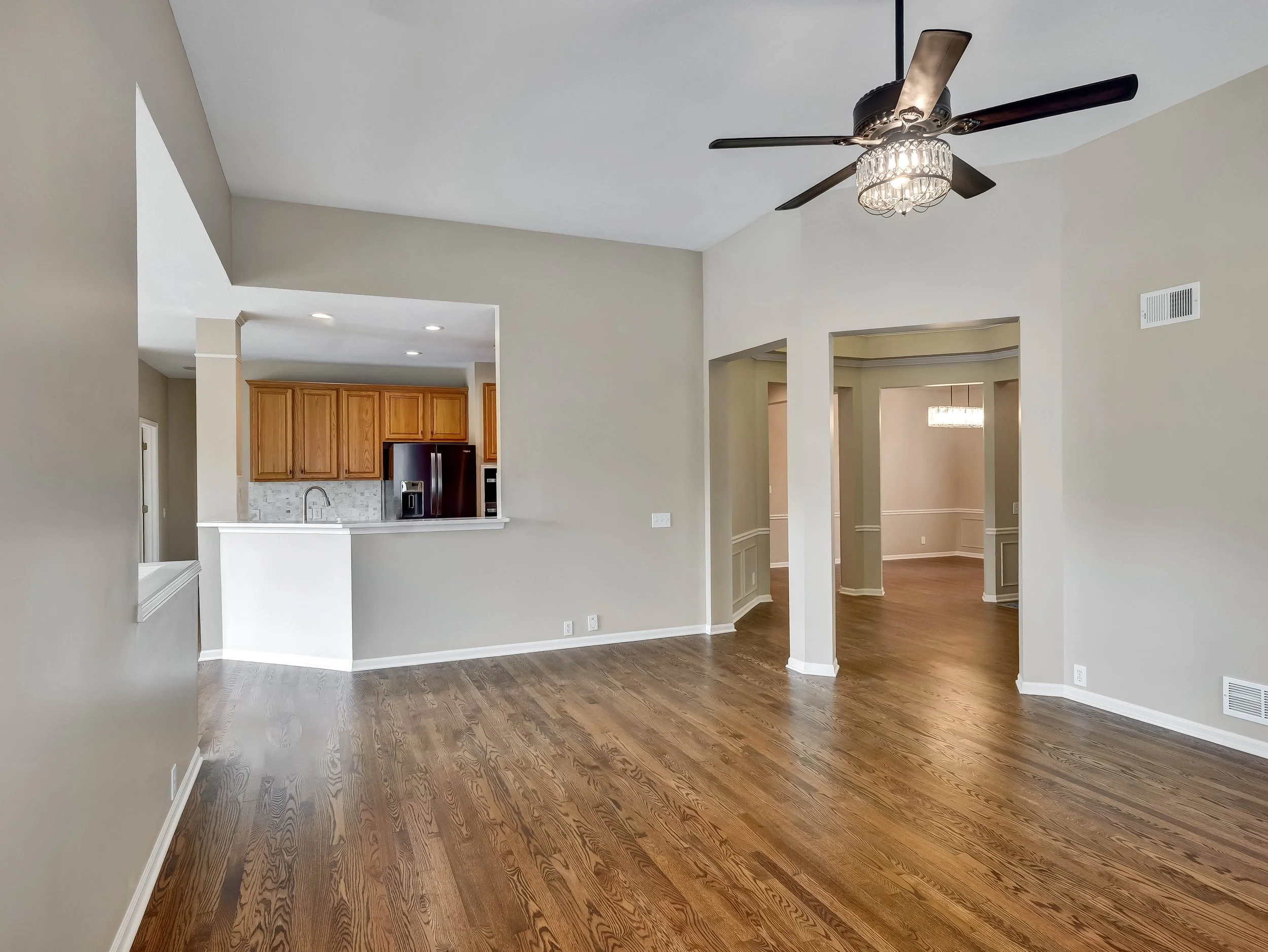 21-14509 Howe Drive-21.jpg