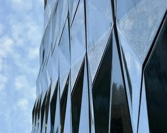 The new facetted tiles pick up the daylight and reflect it in facetted patterns of light.