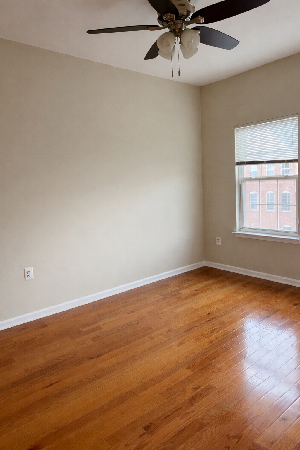 Private bedroom + Shared Bathroom Rental