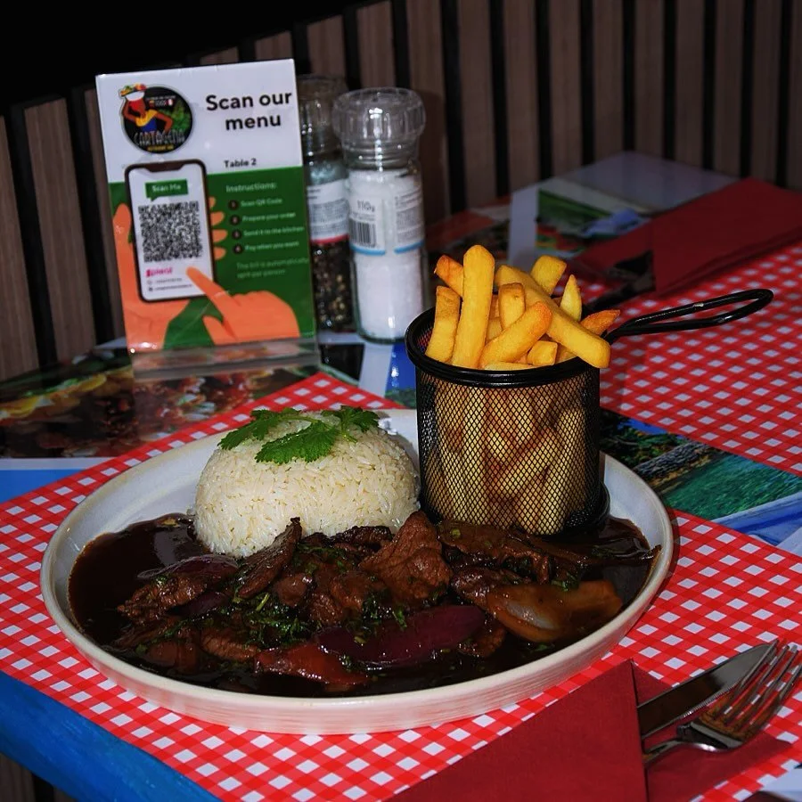 🇵🇪✨ &iexcl;Descubre el sabor del Per&uacute; con nuestro Lomo Saltado!
Jugosos trozos de carne de res salteados con cebolla, tomate y una deliciosa salsa de soya, servidos con arroz arom&aacute;tico y papas fritas crujientes. 🔥

Una perfecta fusi&