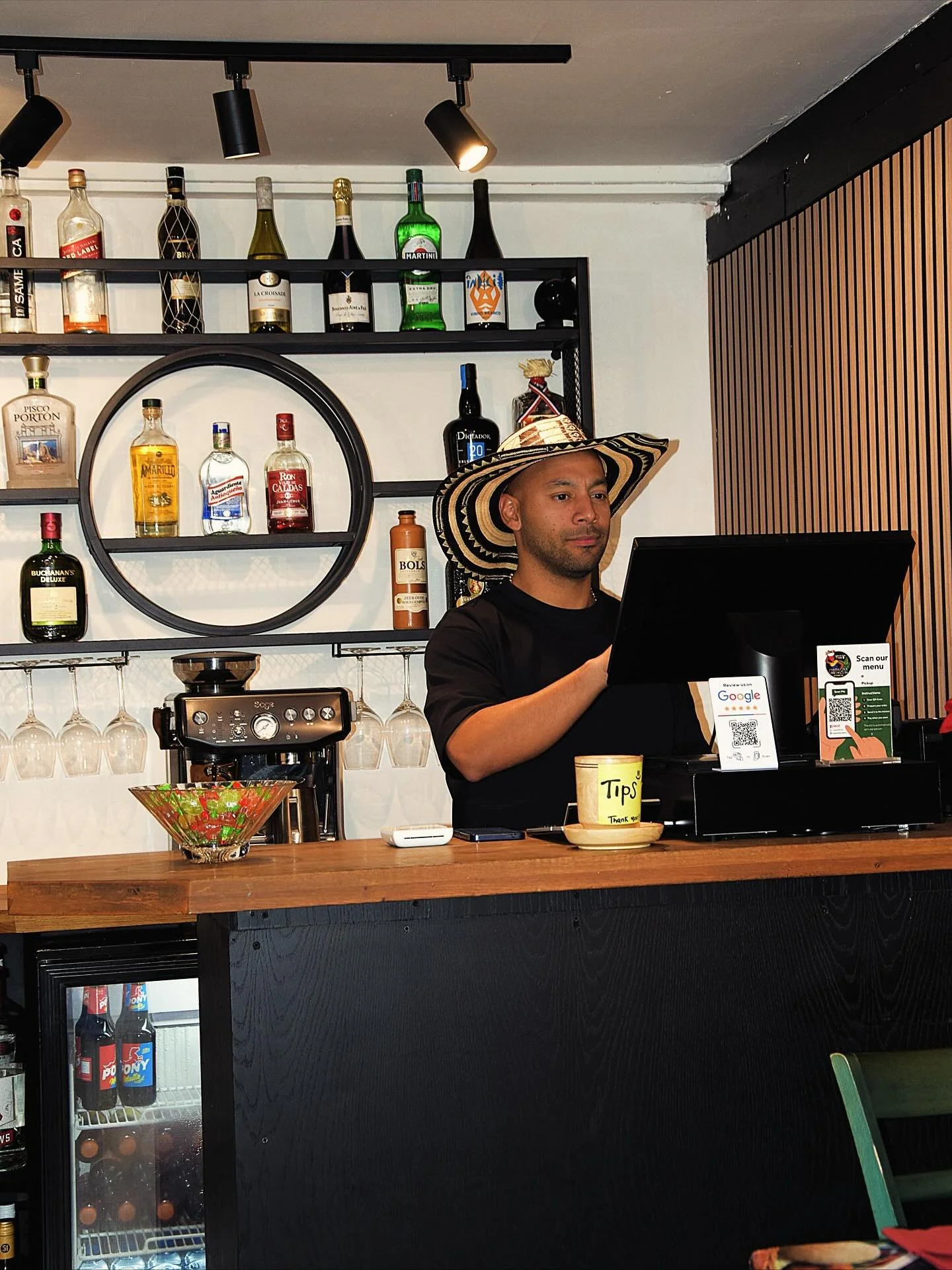 ✨ Conoce Un Poquito De Nuestro Restaurante ✨

Despu&eacute;s de semanas de mucho trabajo, &iexcl;nuestro restaurante est&aacute; completamente renovado! &mdash; con un nuevo look fresco, un ambiente m&aacute;s acogedor y un men&uacute; renovado lleno