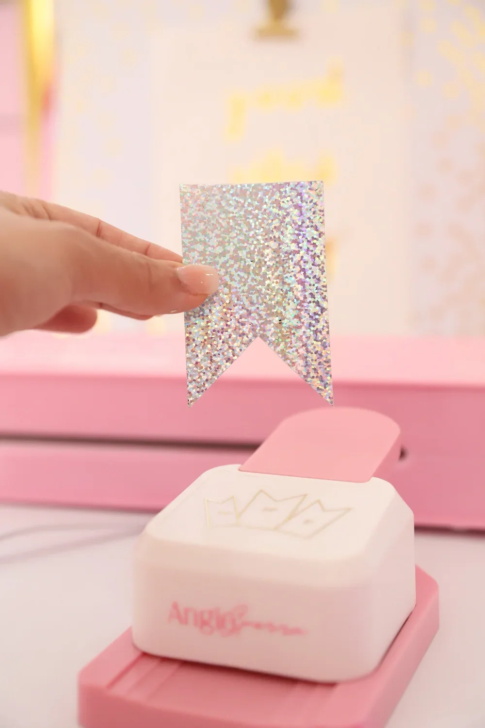 Banner Tag Punch