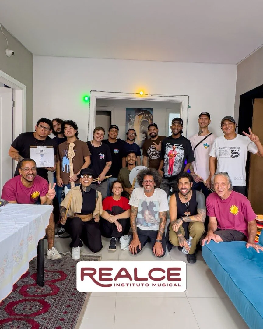 Hoje celebramos a conclus&atilde;o da 1&ordf; OFICINA DE ROADIE &mdash; @chicoleibholz 

Conquista que vai muito al&eacute;m do certificado. 🎶🔧

Ser roadie &eacute; estar nos bastidores fazendo a magia acontecer. &Eacute; montar, testar, ajustar, o