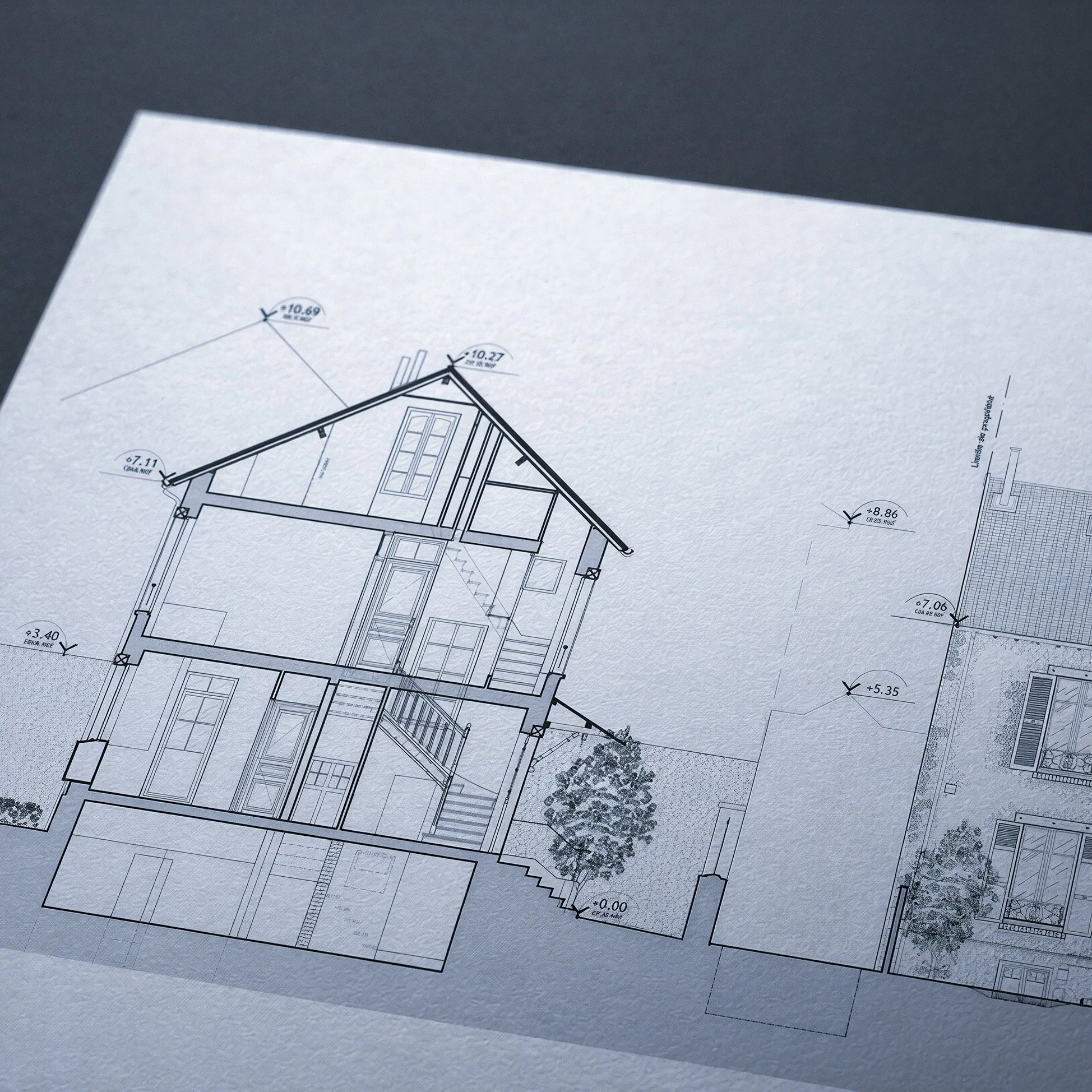 Couper et façade d'une maison individuelle