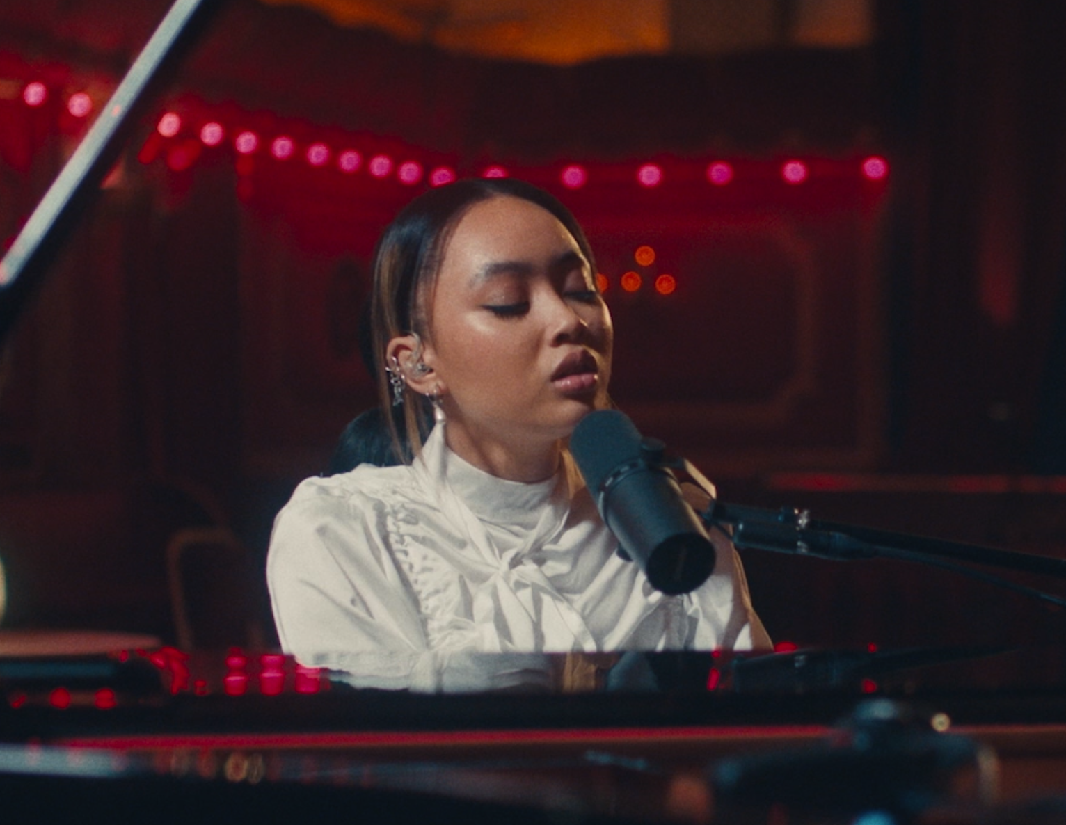 Music Video - Griff - Love Is A Compass