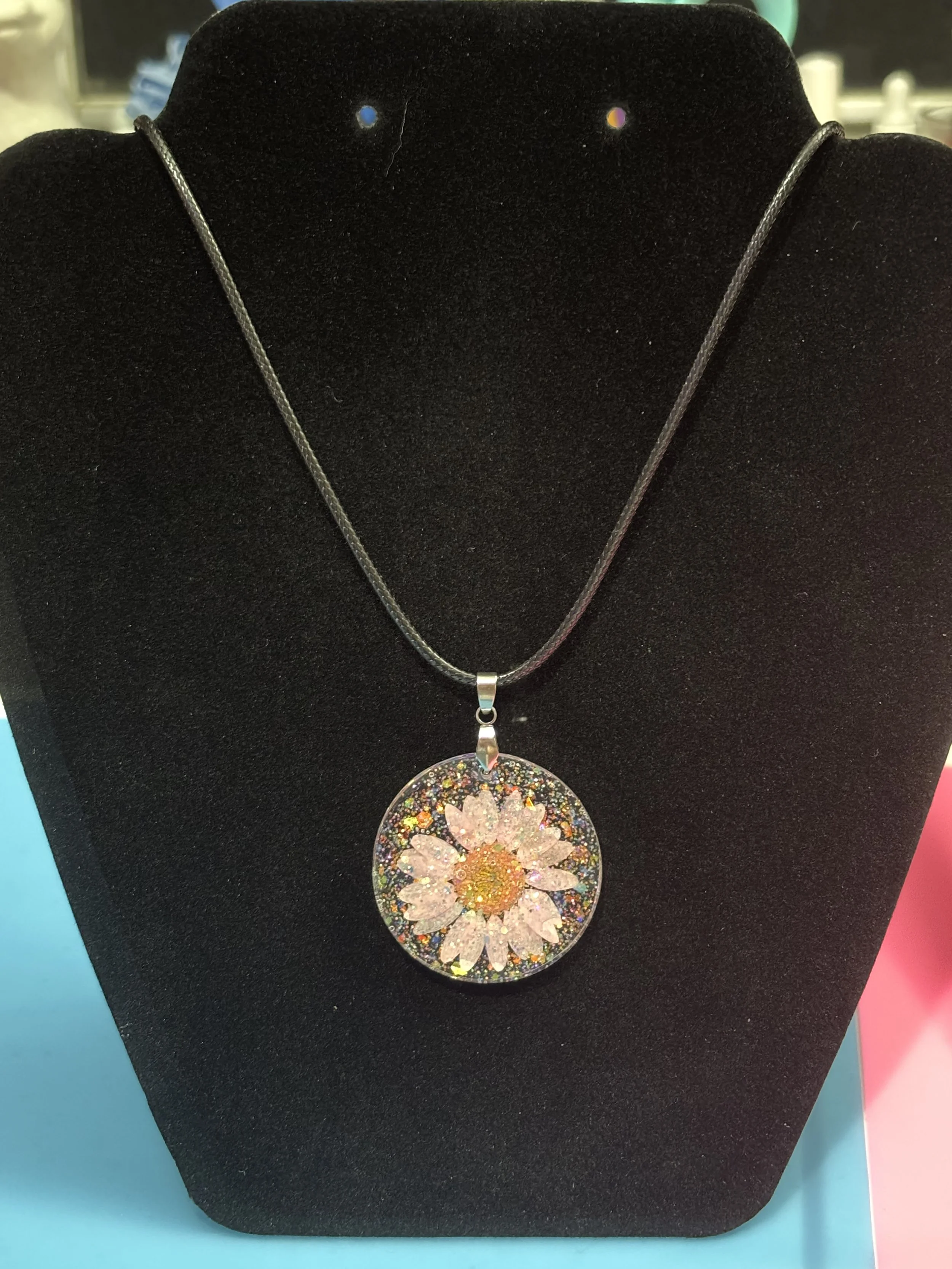 Sparkling Daisy necklace